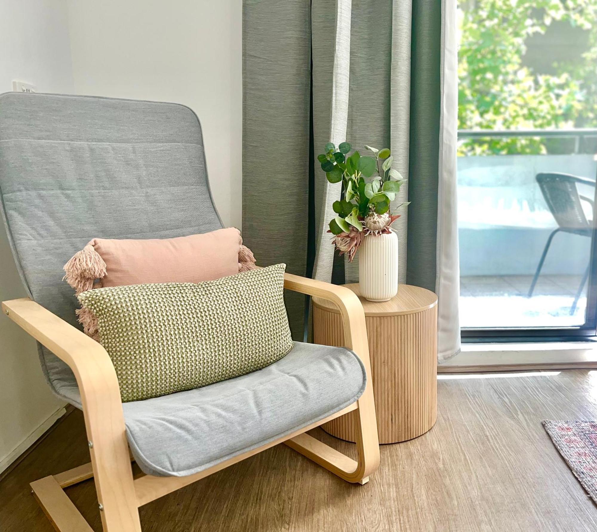 A Oasis - Full With Balcony Perth