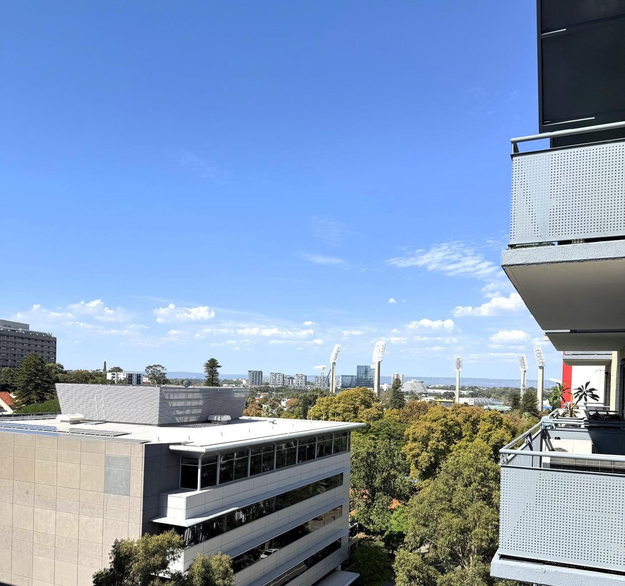 64 Sweeping Views Eastperth 2br Poolpkg *
