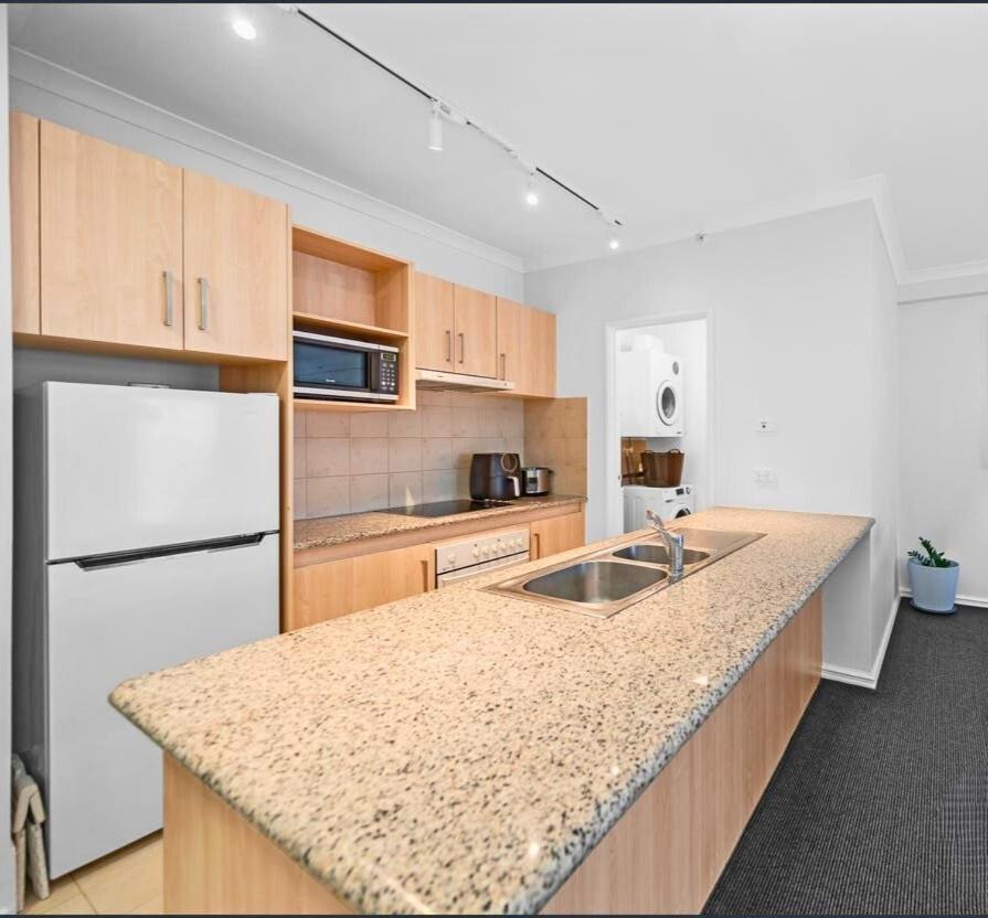 64 Sweeping Views Eastperth 2br Poolpkg * Perth