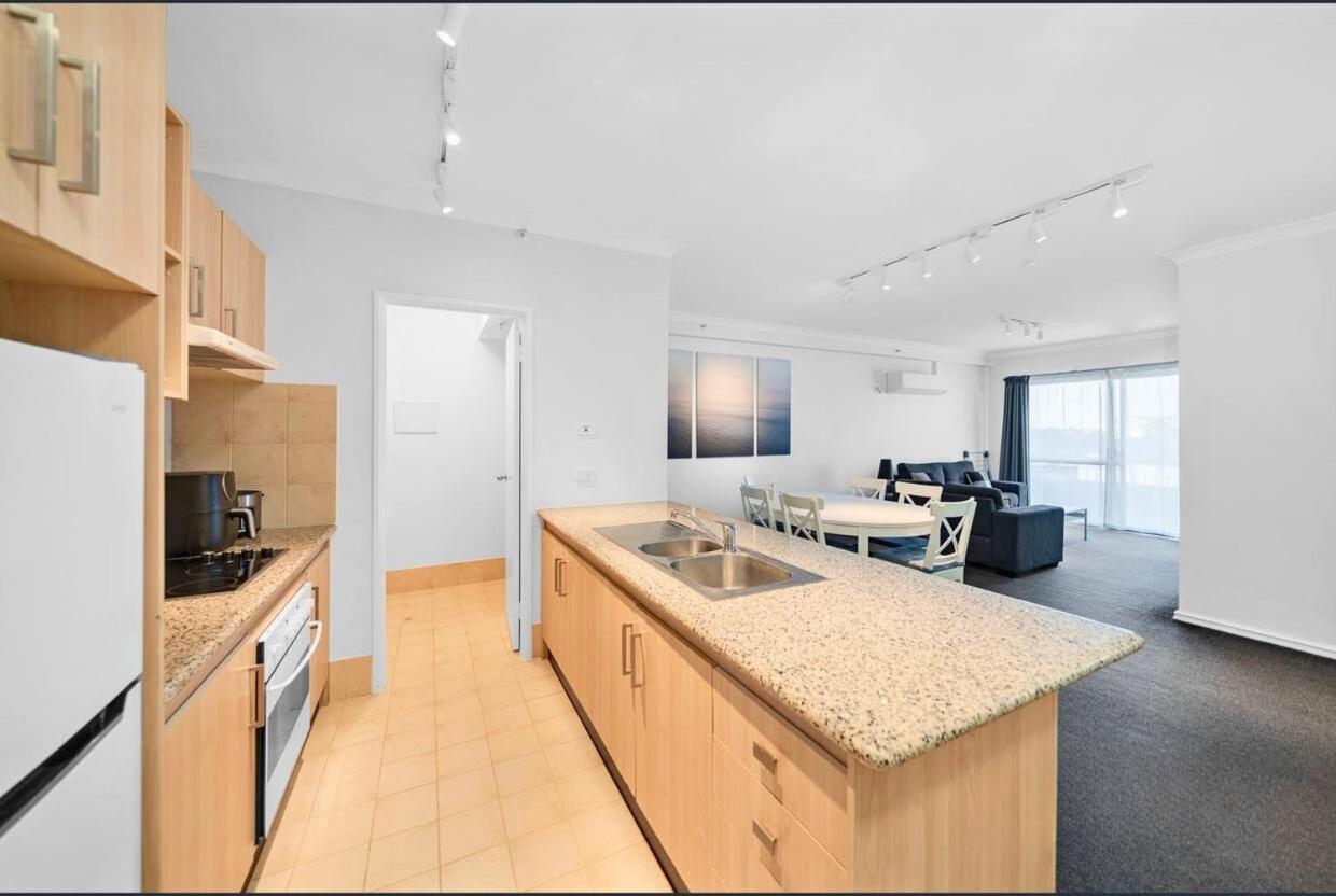Apartment 64 Sweeping Views Eastperth 2br Poolpkg Perth
