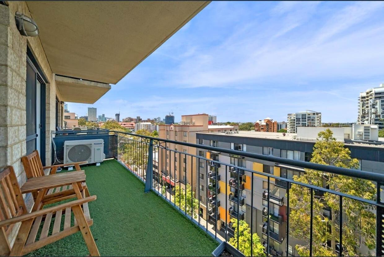 64 Sweeping Views Eastperth 2br Poolpkg * Perth