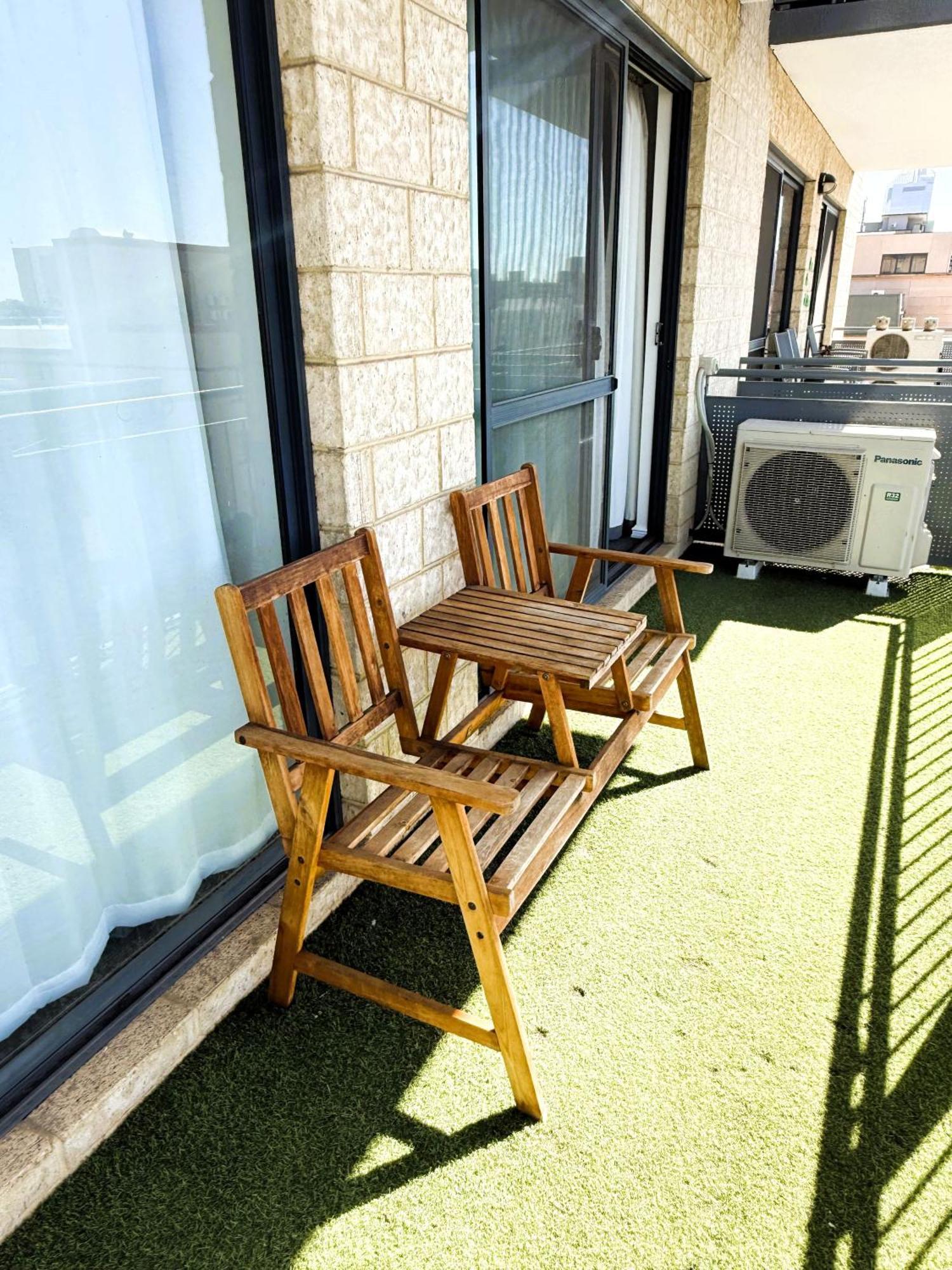 64 Sweeping Views Eastperth 2br Poolpkg Apartment
