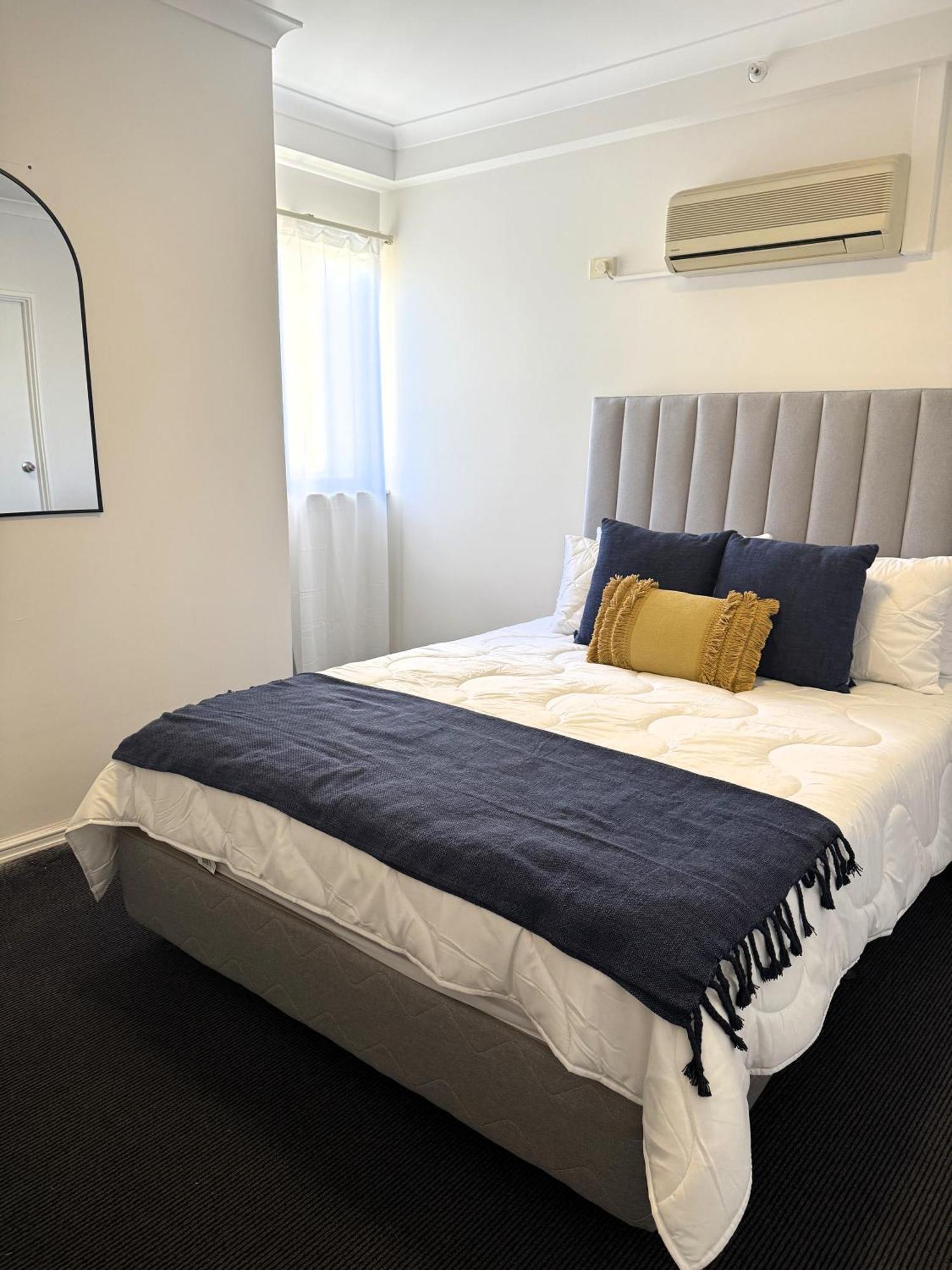 64 Sweeping Views Eastperth 2br Poolpkg *
