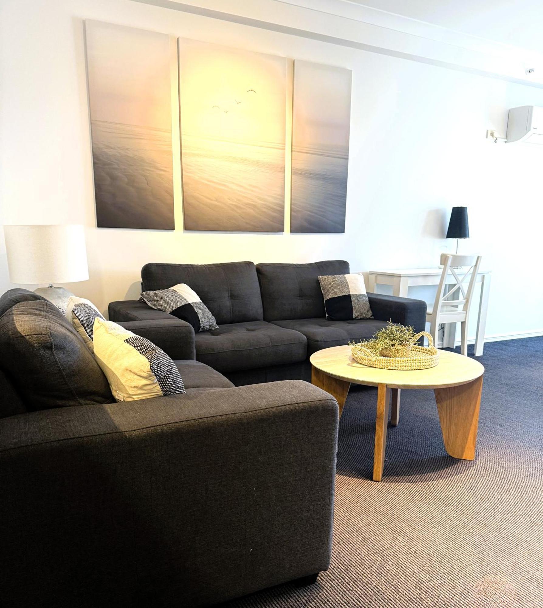 64 Sweeping Views Eastperth 2br Poolpkg Apartment *