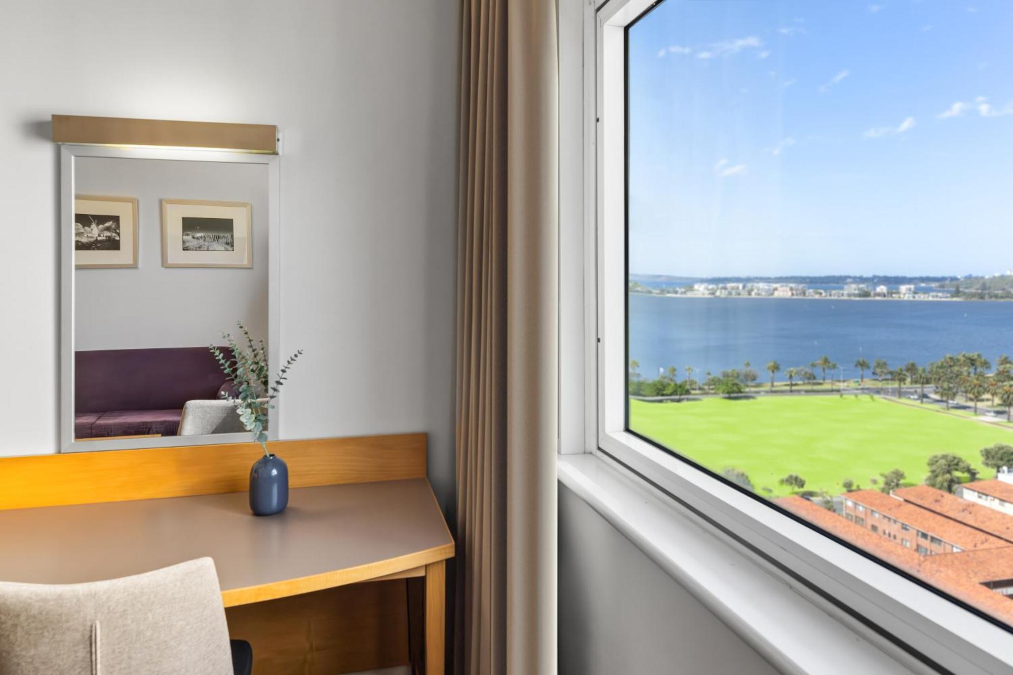Novotel Langley Hotel 4*