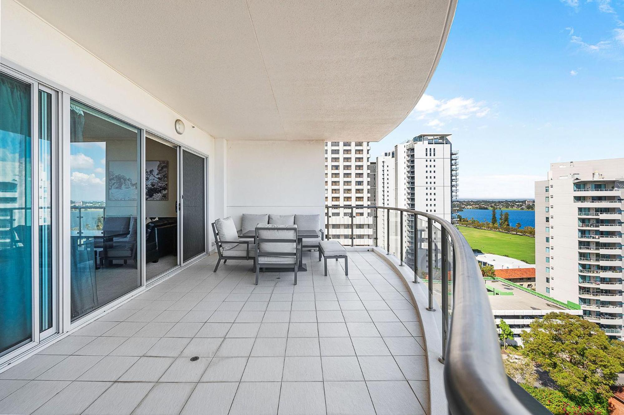 Pangsapuri Executive Riverfront Retreat With Stunning Views Perth