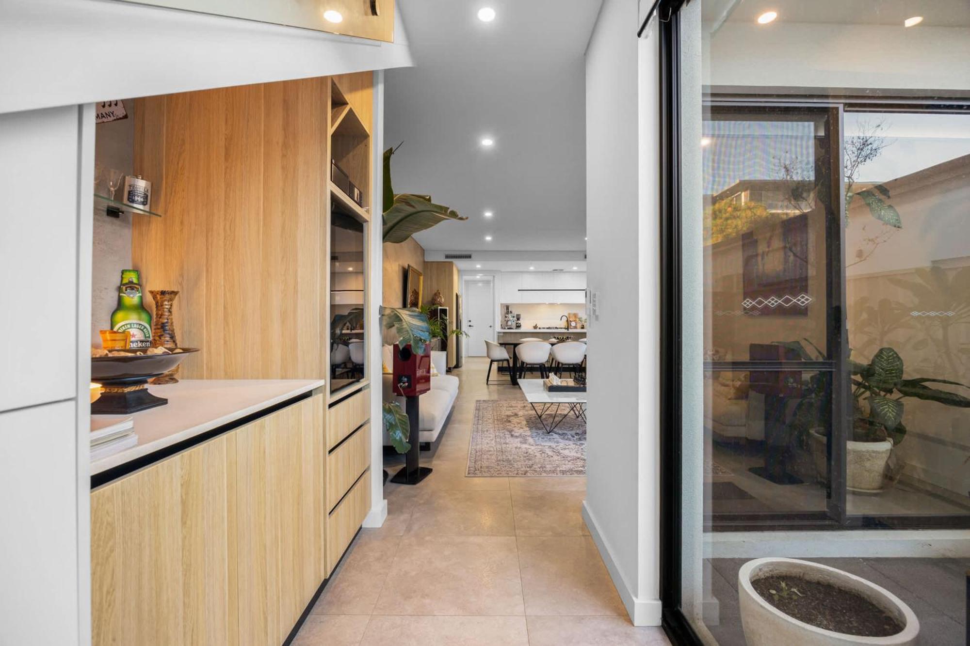 Stylish Mount Lawley Retreat Walk To Beaufort Street Perth
