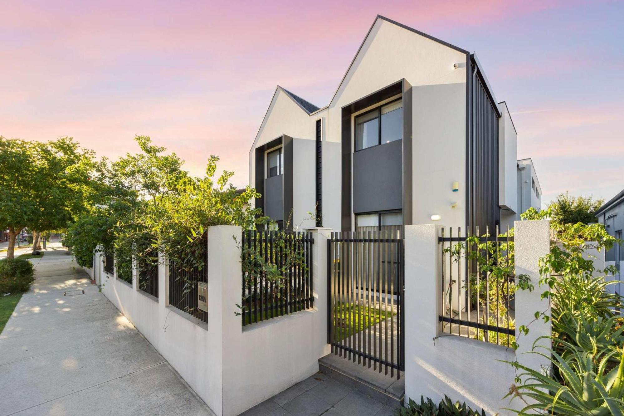 Stylish Mount Lawley Retreat Walk To Beaufort Street Holiday home