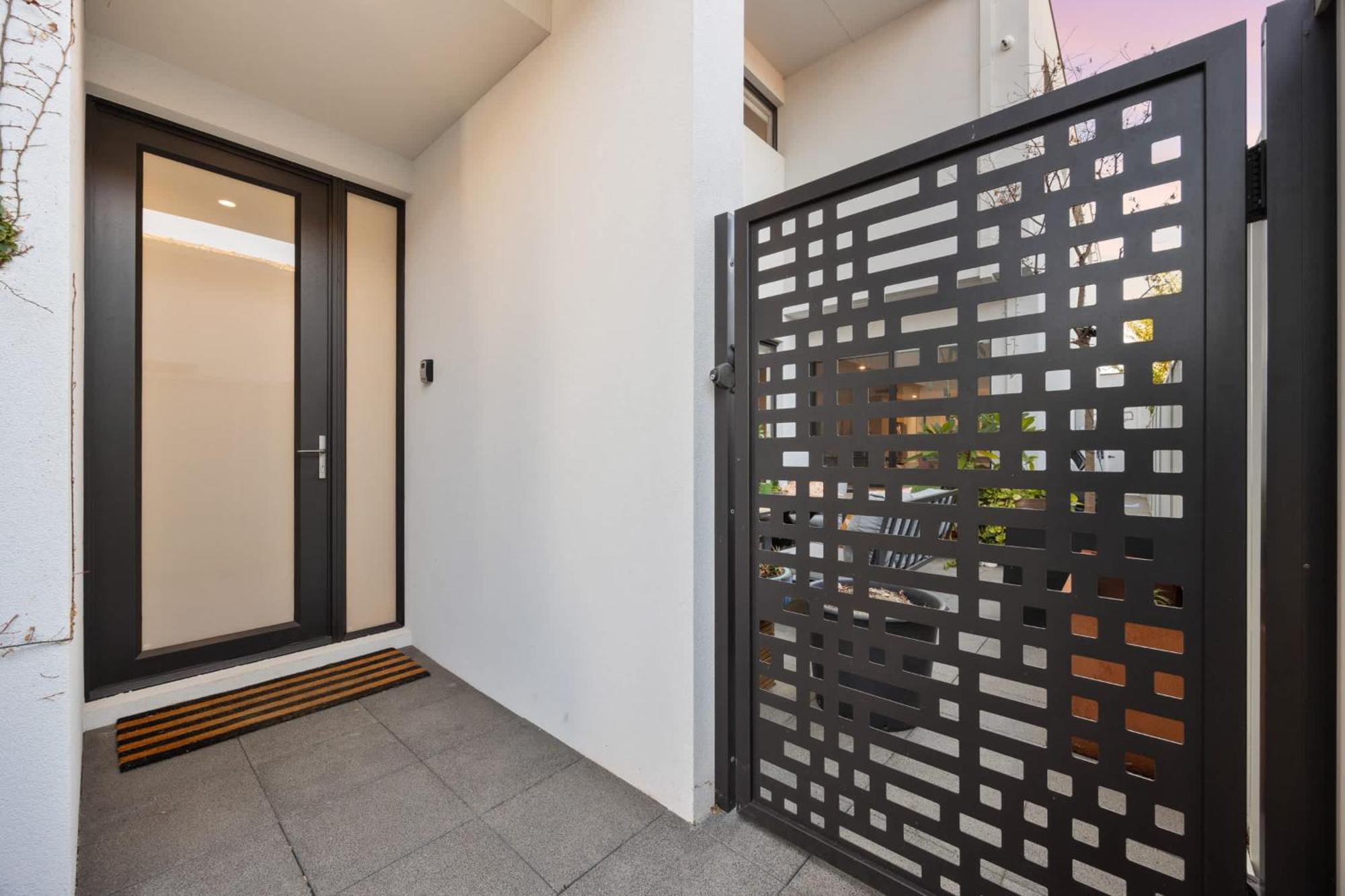 Stylish Mount Lawley Retreat Walk To Beaufort Street Holiday home Perth