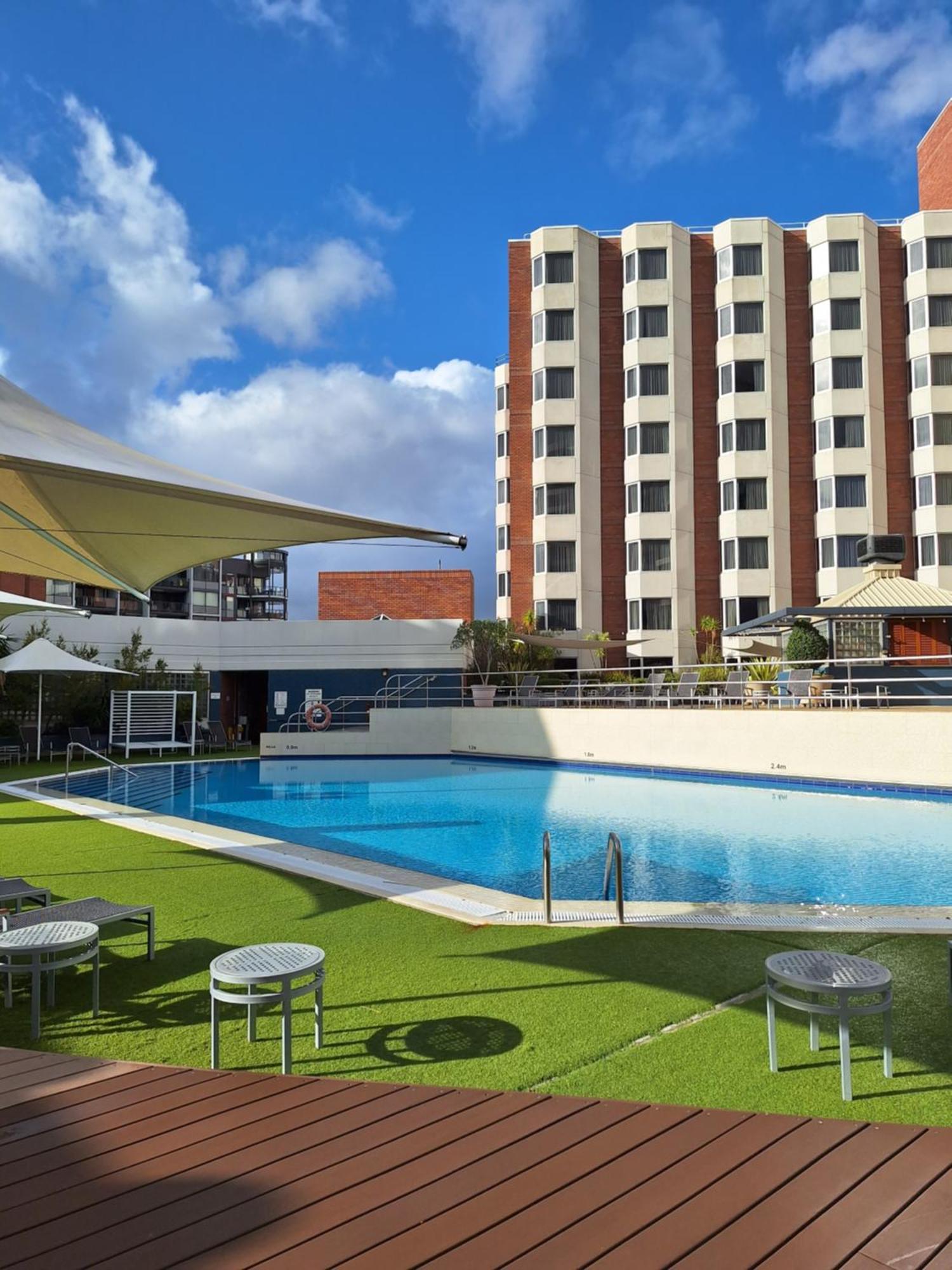 Hotel On Langley Park 4*