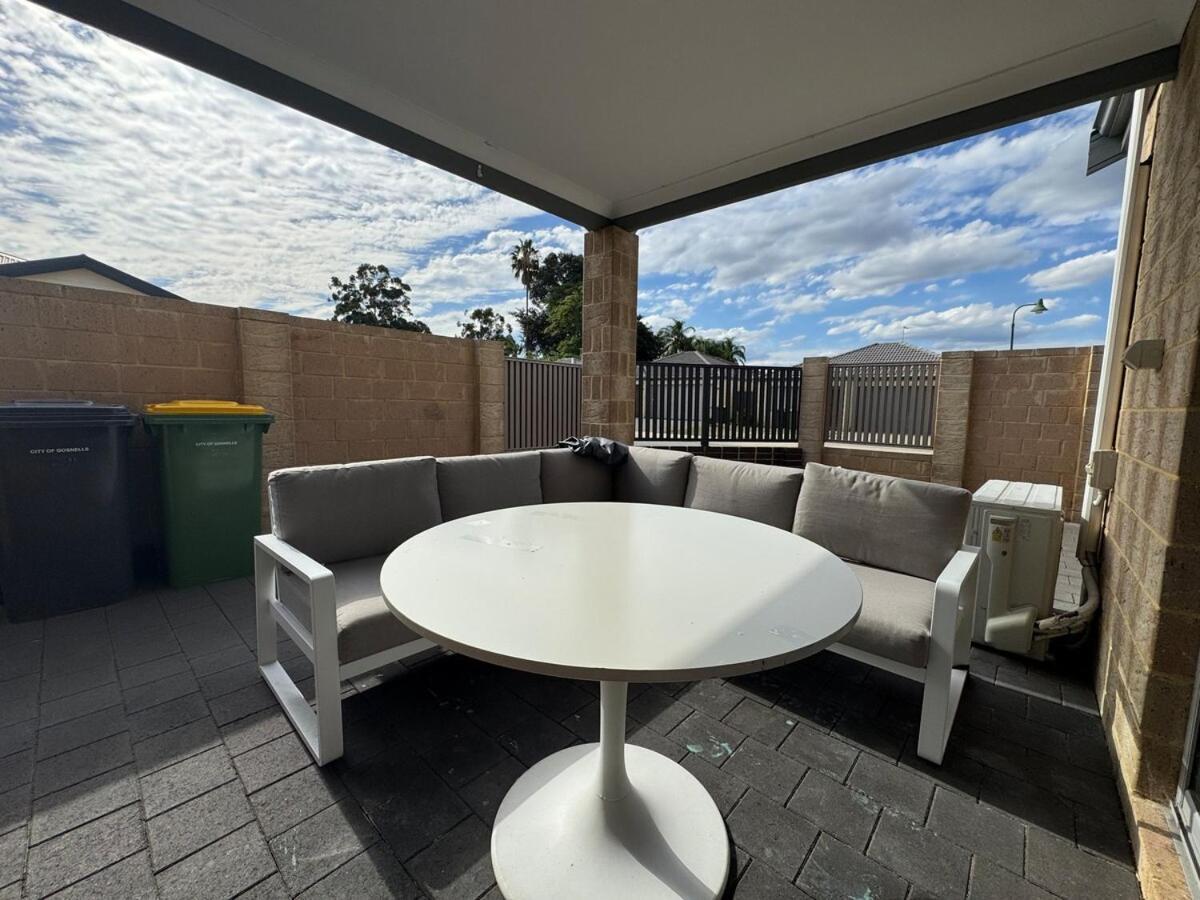 Blissful Modern Holiday home Perth