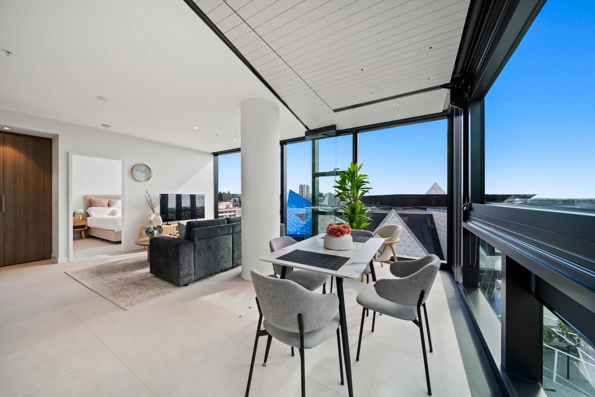 Prime Location Cbd With Pool & Gym
