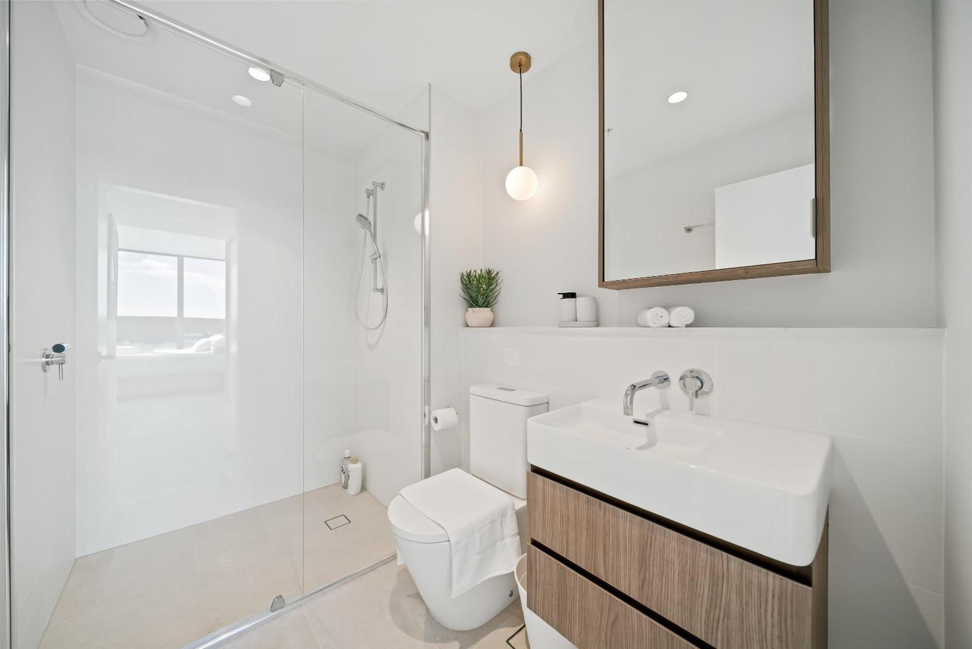 Prime Location Cbd With Pool & Gym Perth