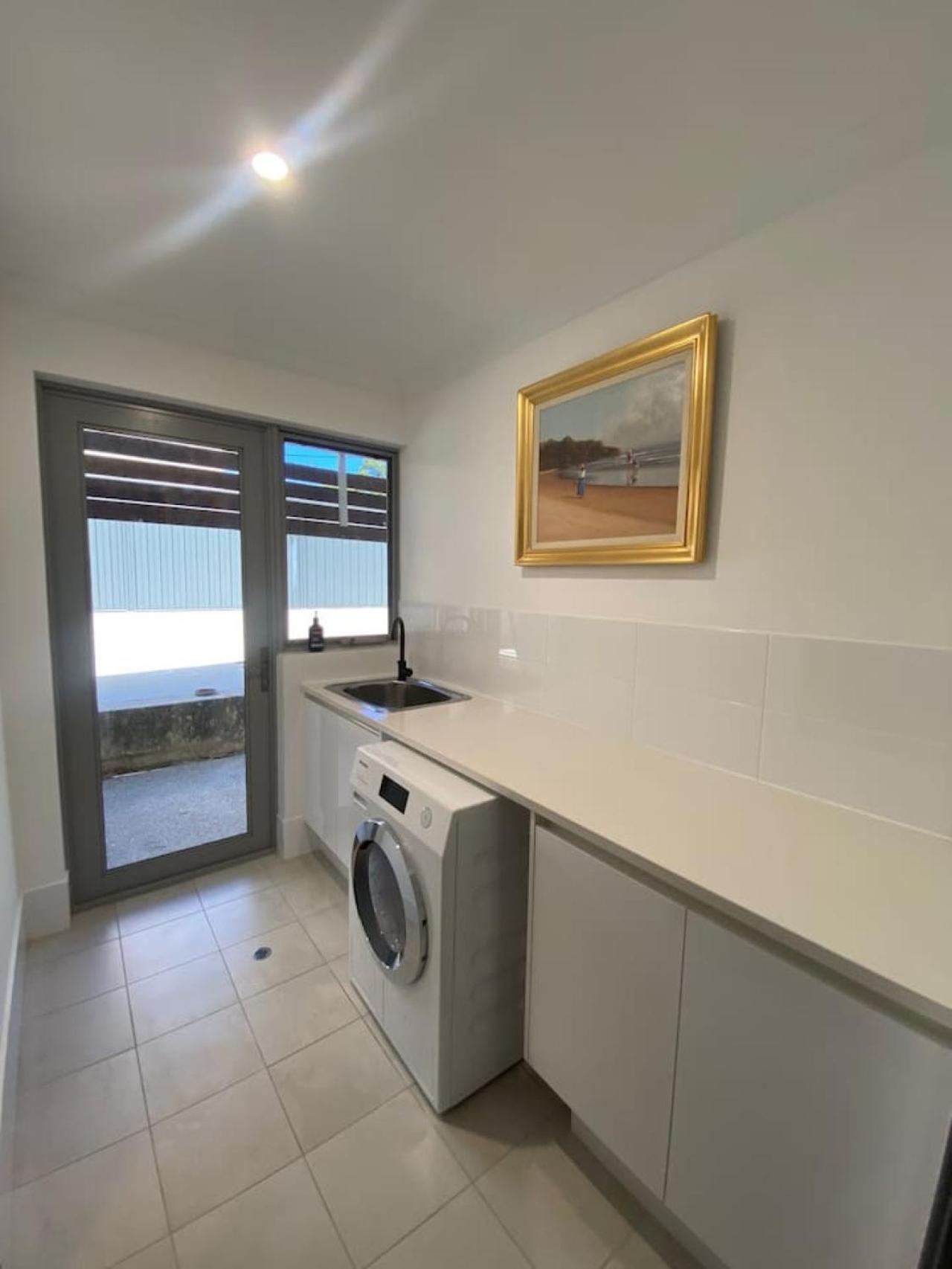Miamia Ultra Modern With Pool And Courtyard Perth