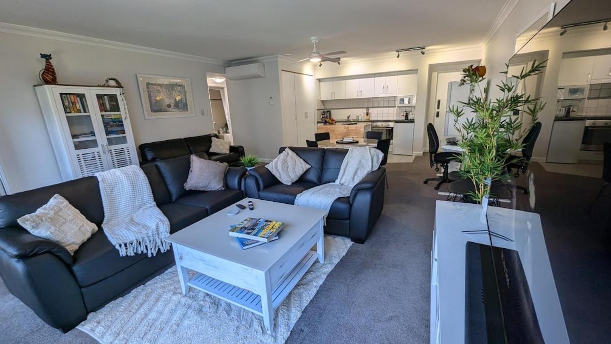 Apartment 2xfree Parking - Pool - Gym Wi-fi