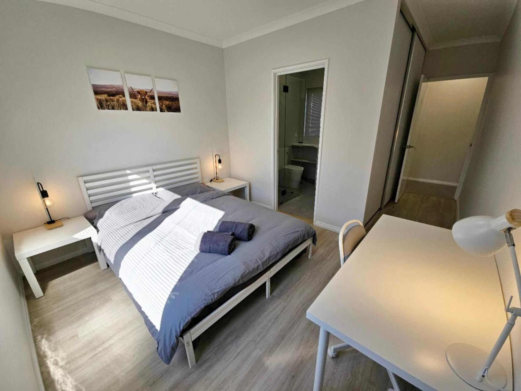 Private Bedroom Affordable Premium Modern Walk To Curtin University-shared Kitchen & Living Areas Guest house