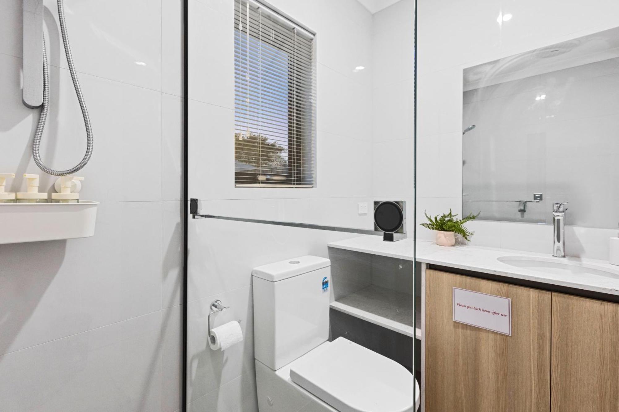 Private Bedroom Affordable Premium Modern Walk To Curtin University-shared Kitchen & Living Areas * Perth