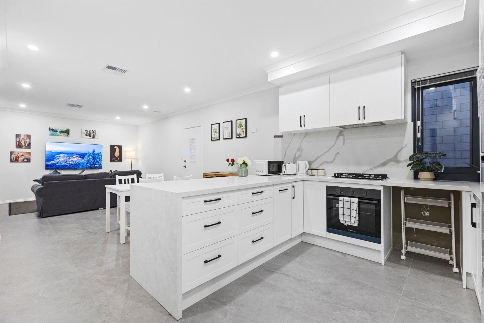 Private Bedroom Affordable Premium Modern Walk To Curtin University-shared Kitchen & Living Areas * Perth