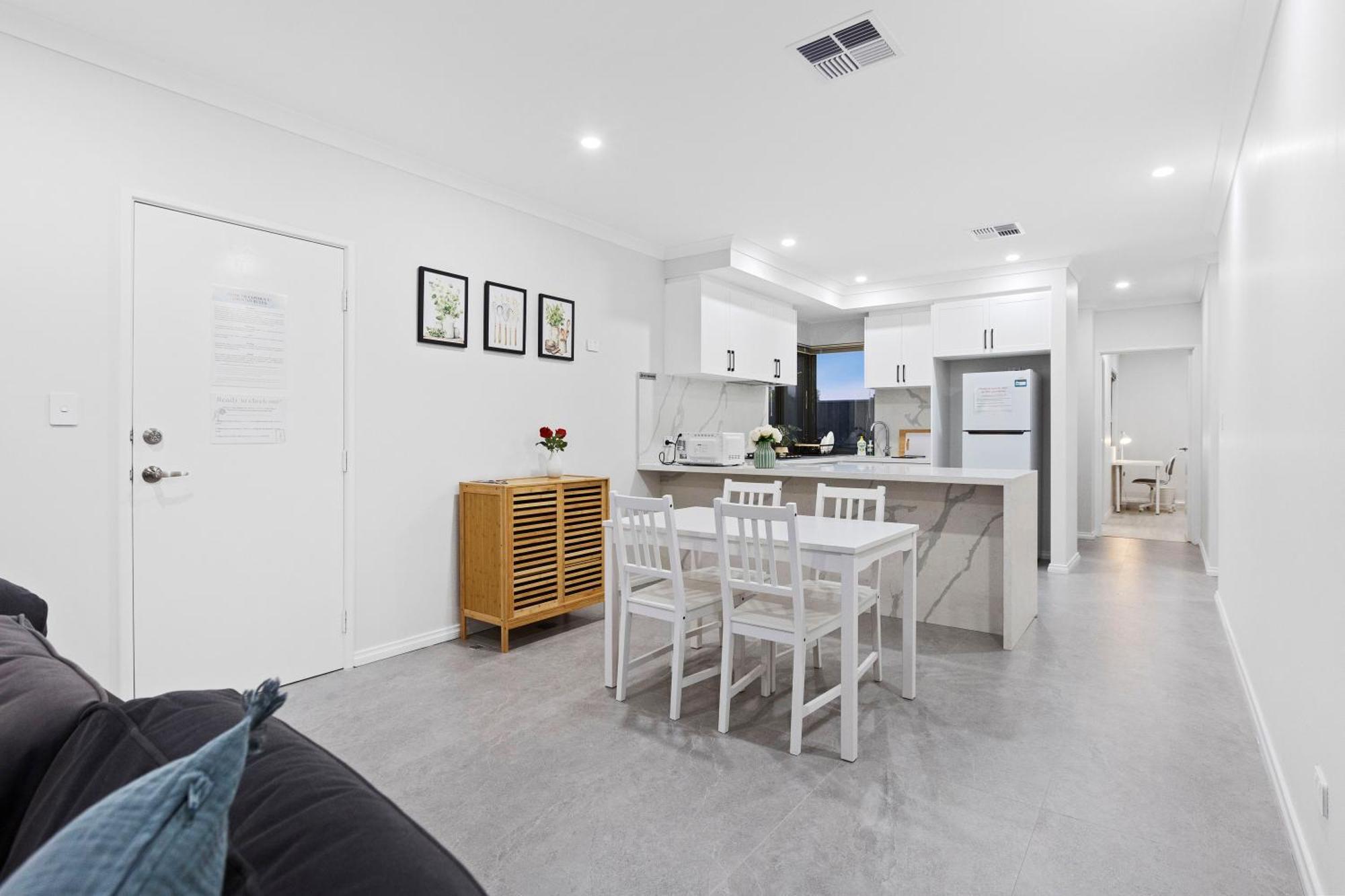 Private Bedroom Affordable Premium Modern Walk To Curtin University-shared Kitchen & Living Areas * Perth