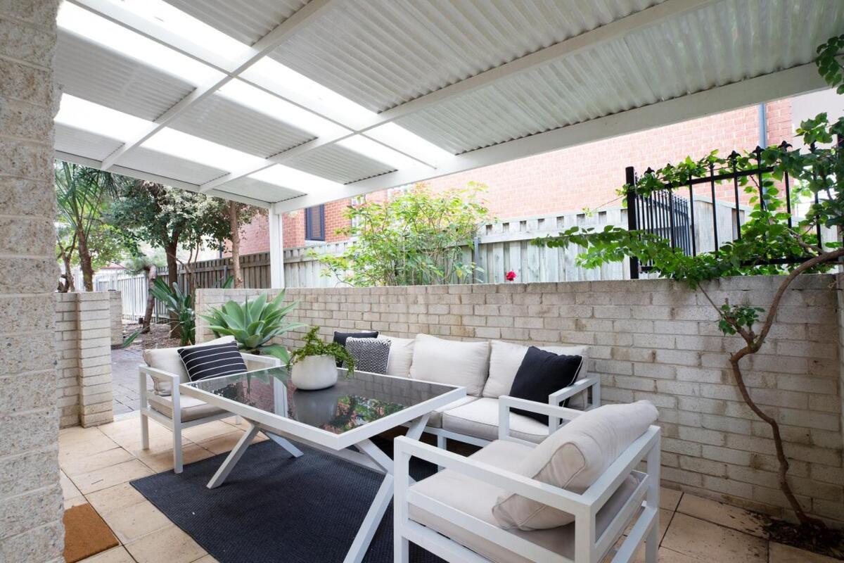 Apartment, Zoo Abode *