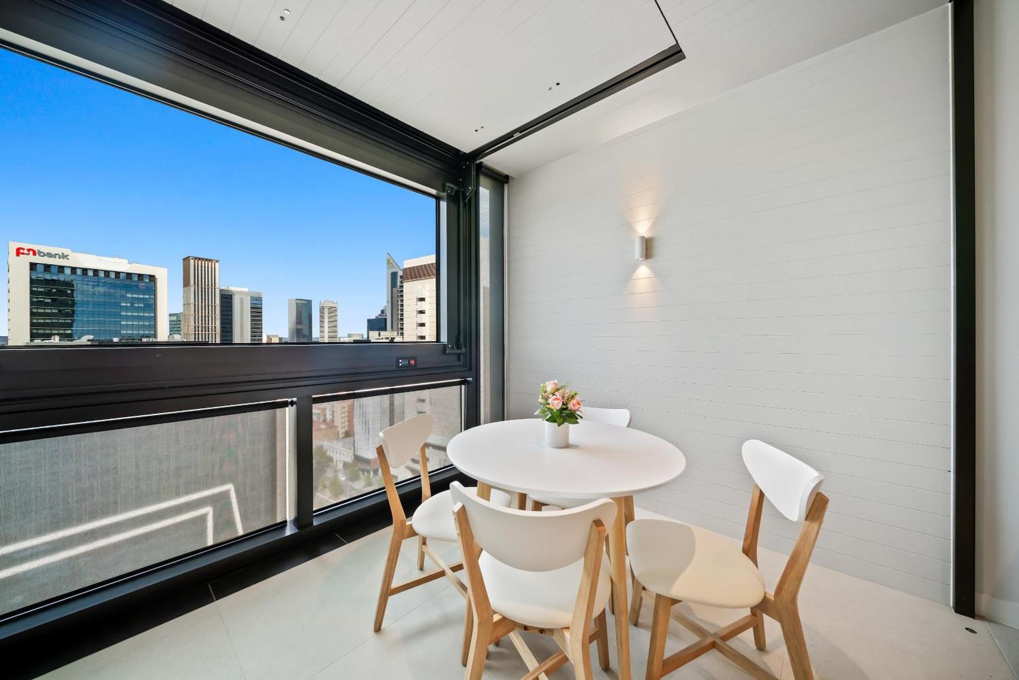 Luxury Cbd With Pool & Gym - Sleeps 3 * Perth