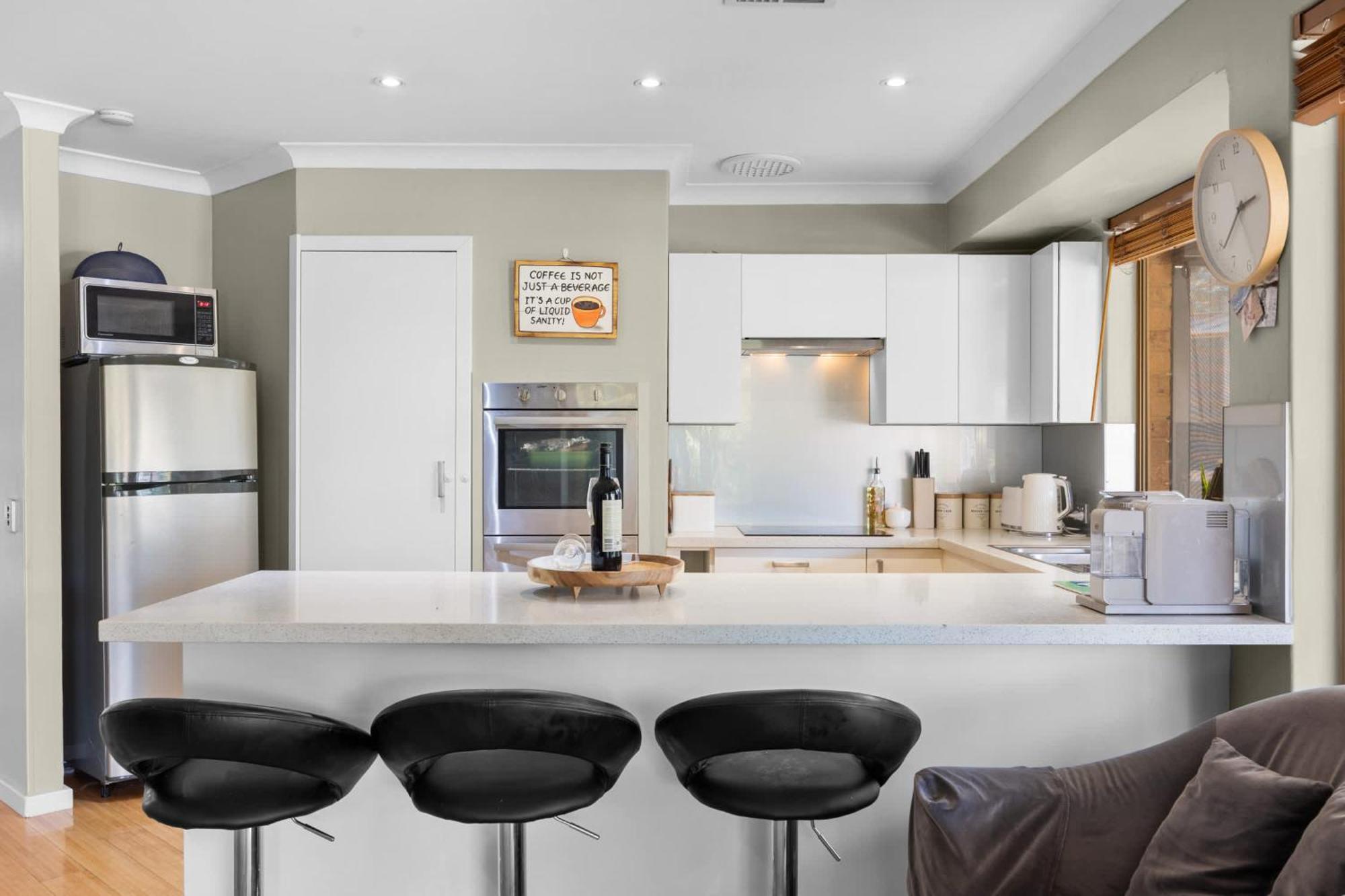 Relaxed Coastal Living With Poolside Bliss - Mullaloo Perth