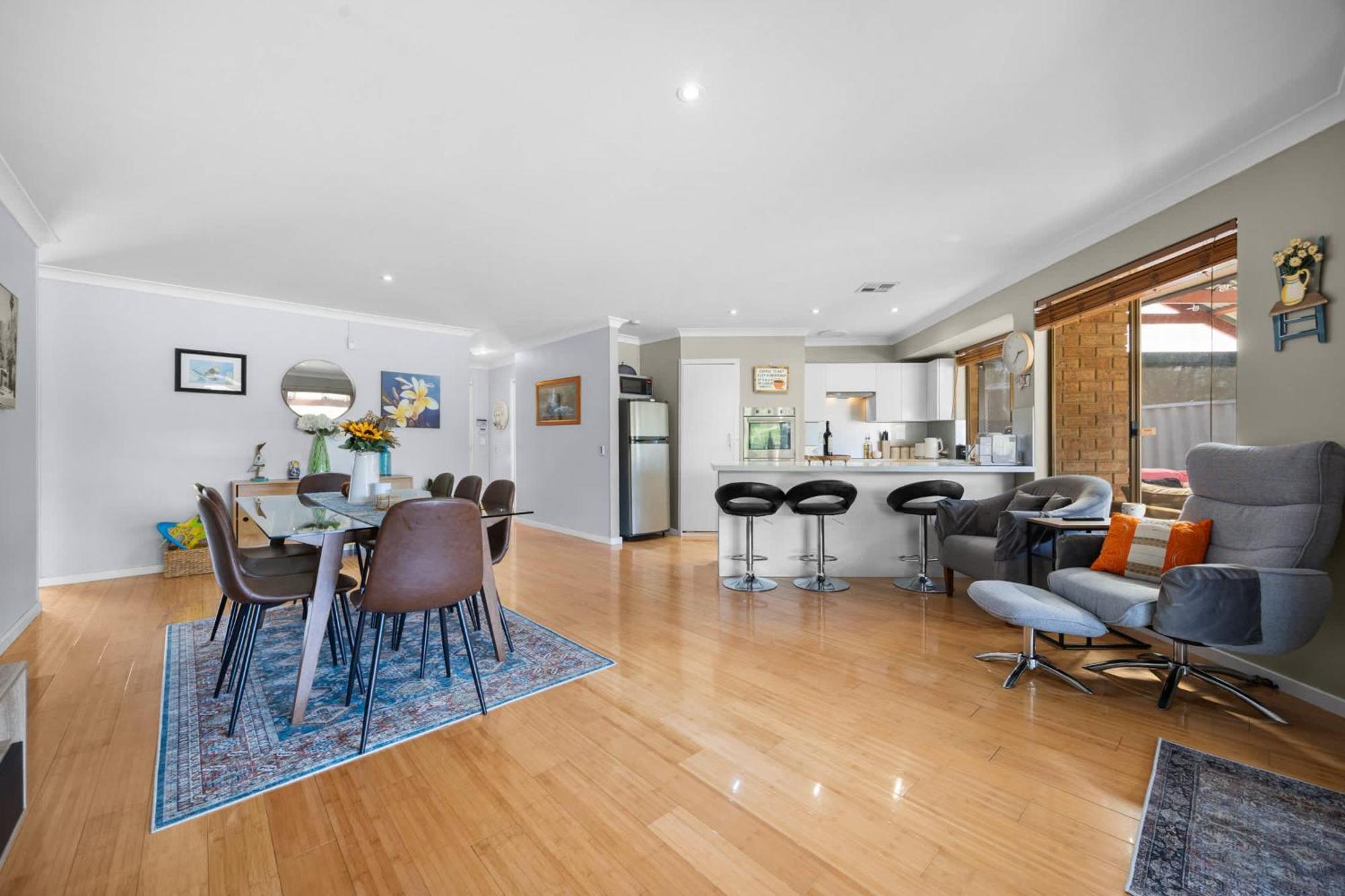 Relaxed Coastal Living With Poolside Bliss - Mullaloo * Perth