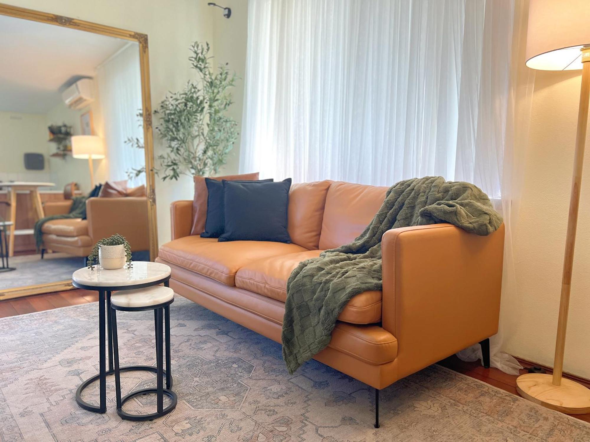 Cosy & Private, Walk To East Vic Park Apartment