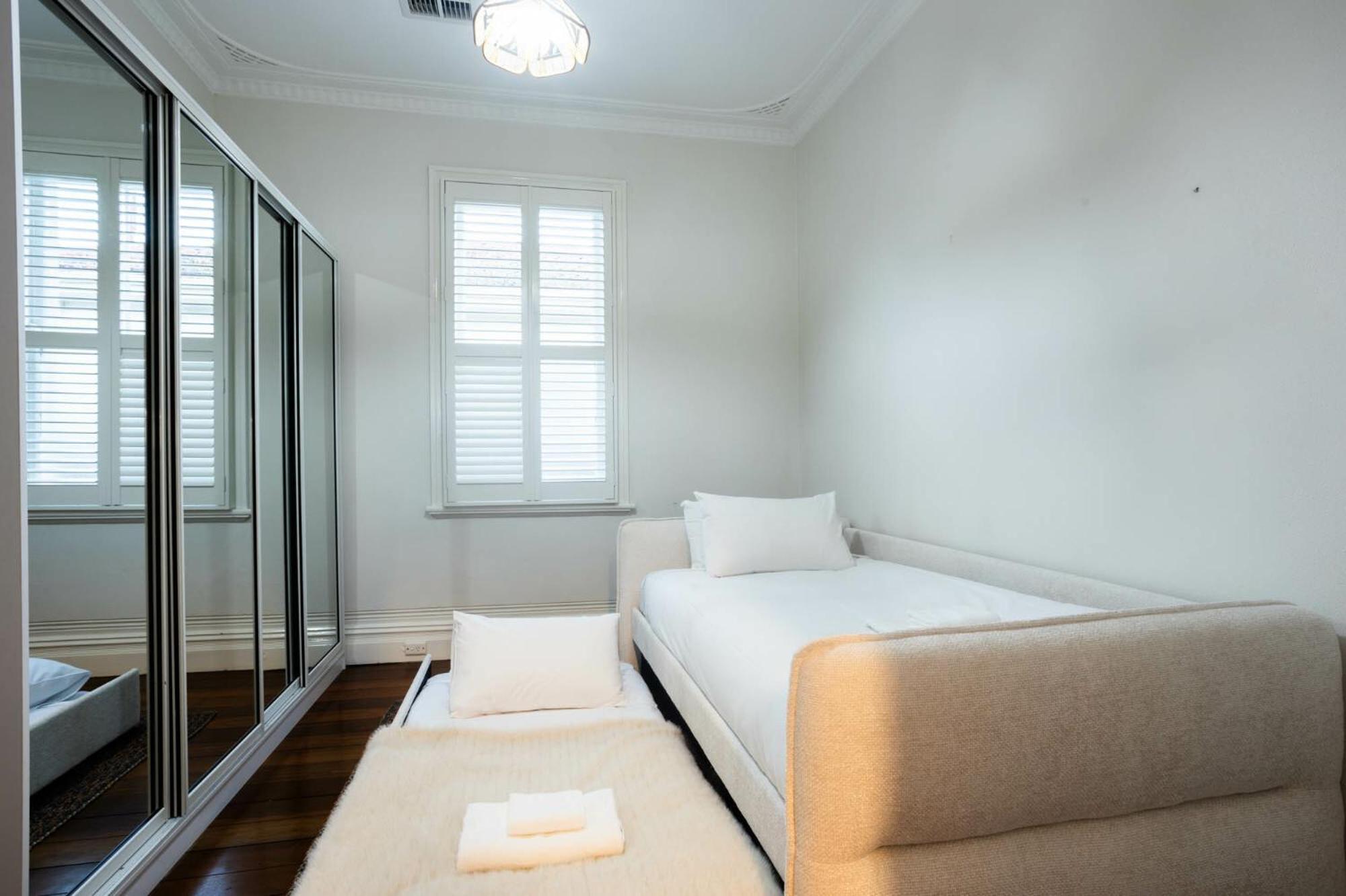 Pet Friendly 2br With Parking And Patio *
