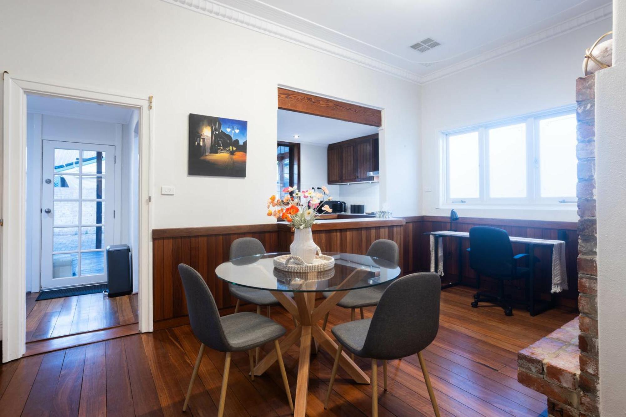 Pet Friendly 2br With Parking And Patio
