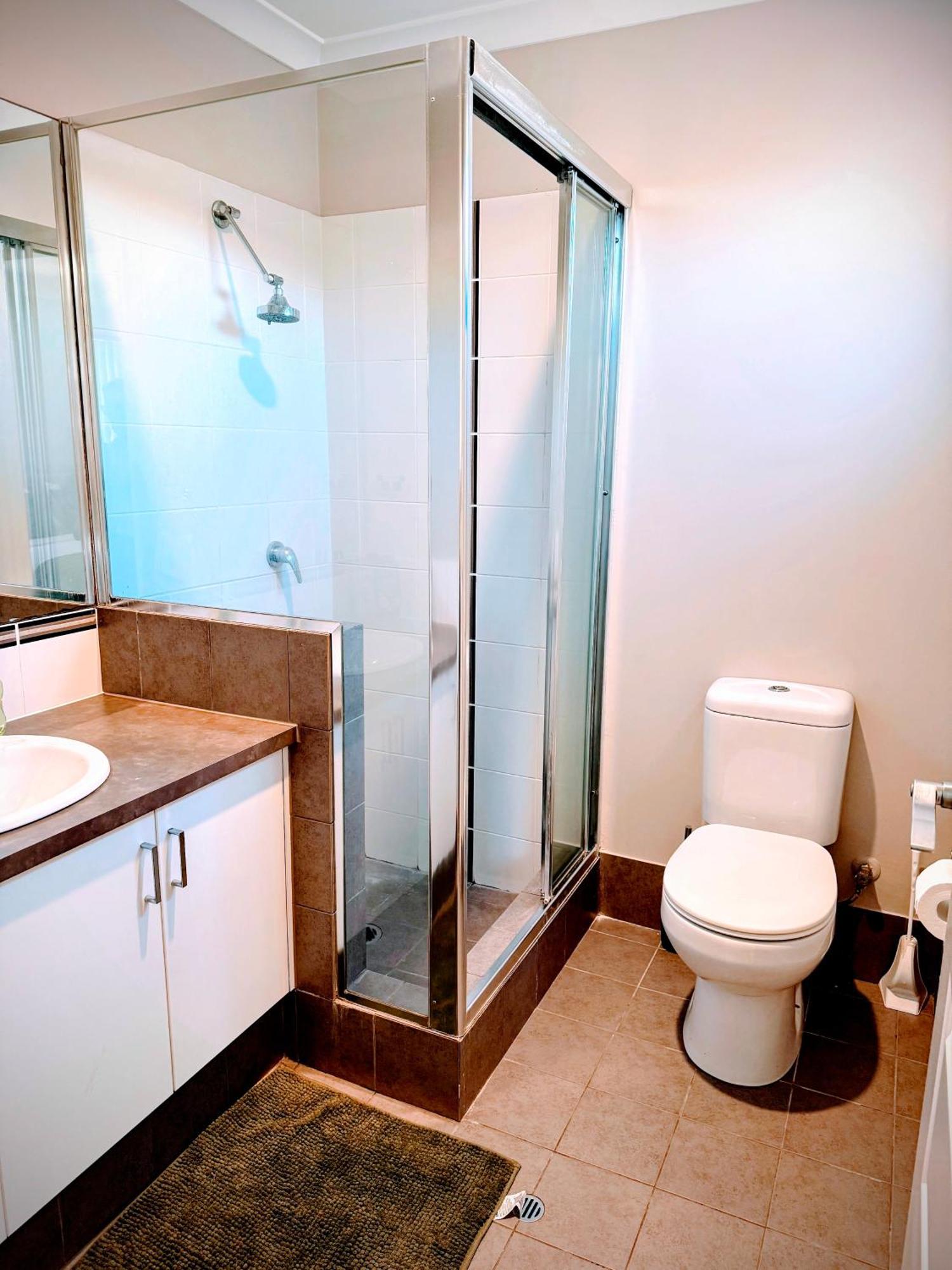 Vila 78 Modern Comforts Quiet Charm 3br 2ba Parking