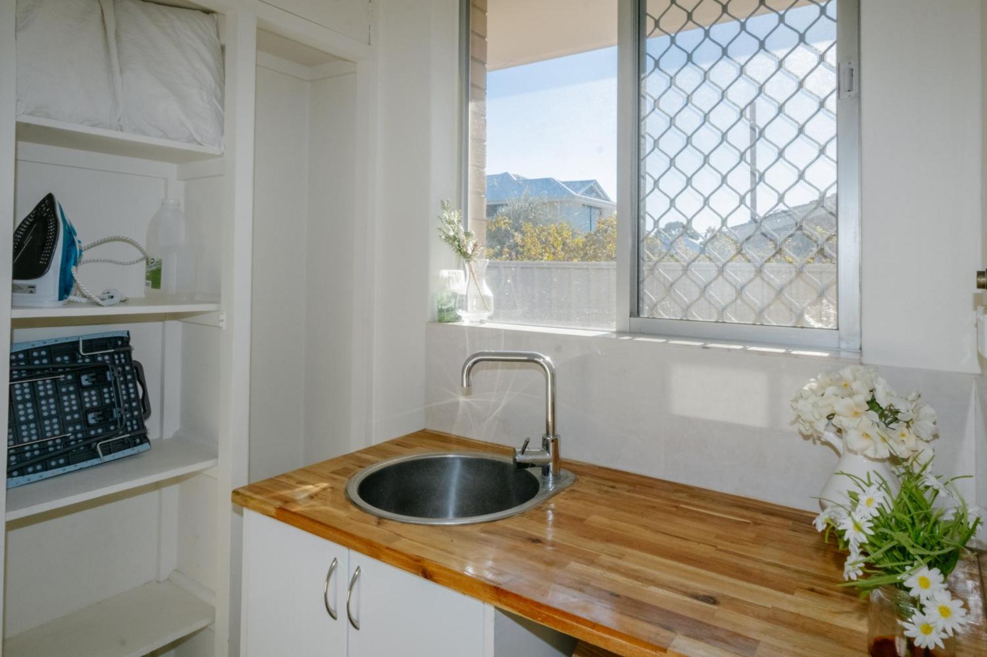 Relaxing Two-bedroom Retreat Near The Airport Casa de férias
