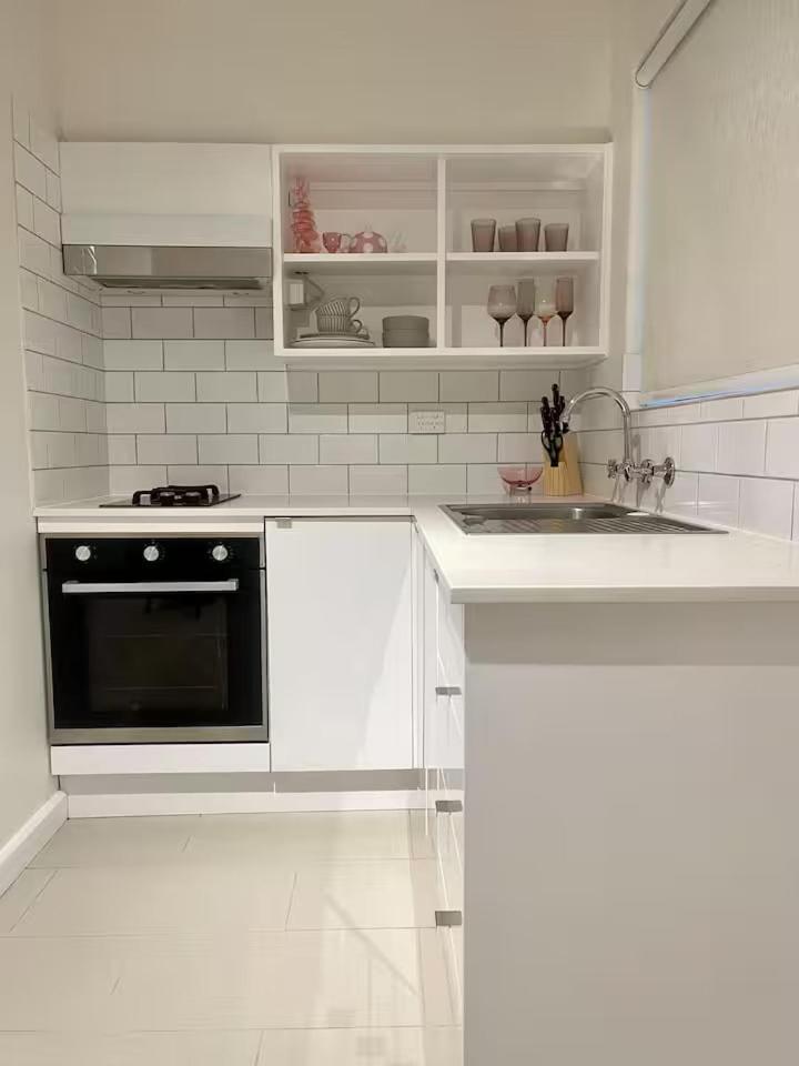 One Bedroom Steps From The * Perth