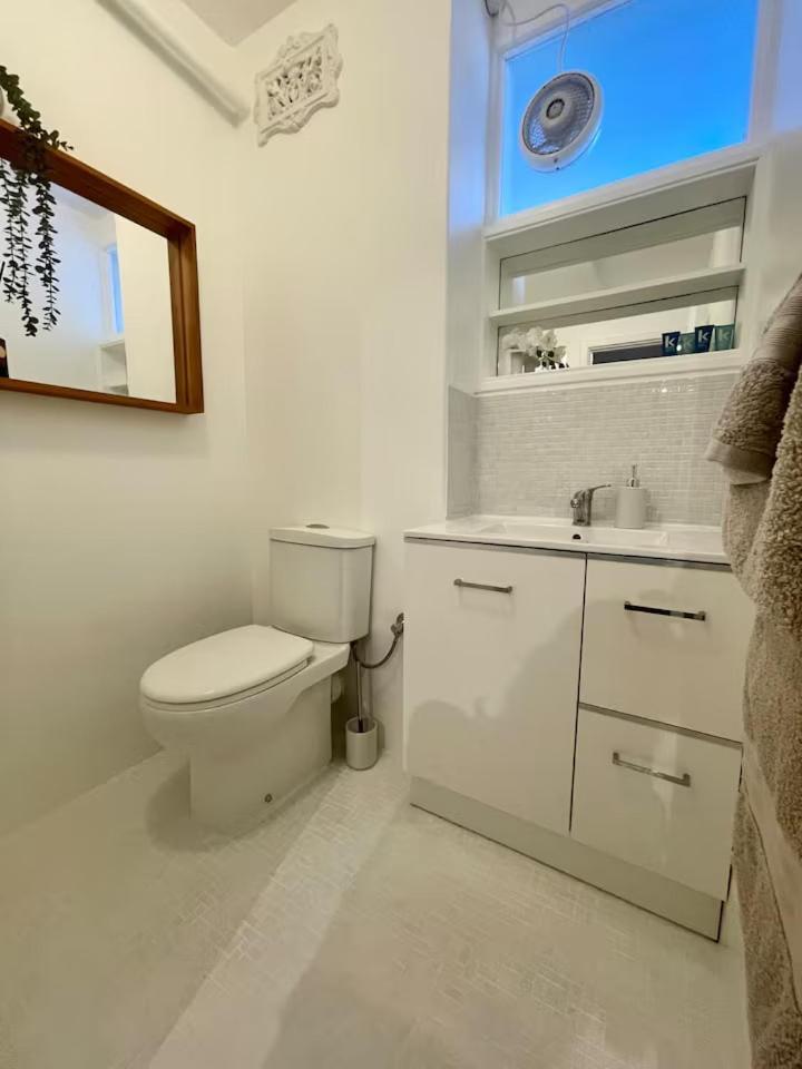 One Bedroom Steps From The Perth
