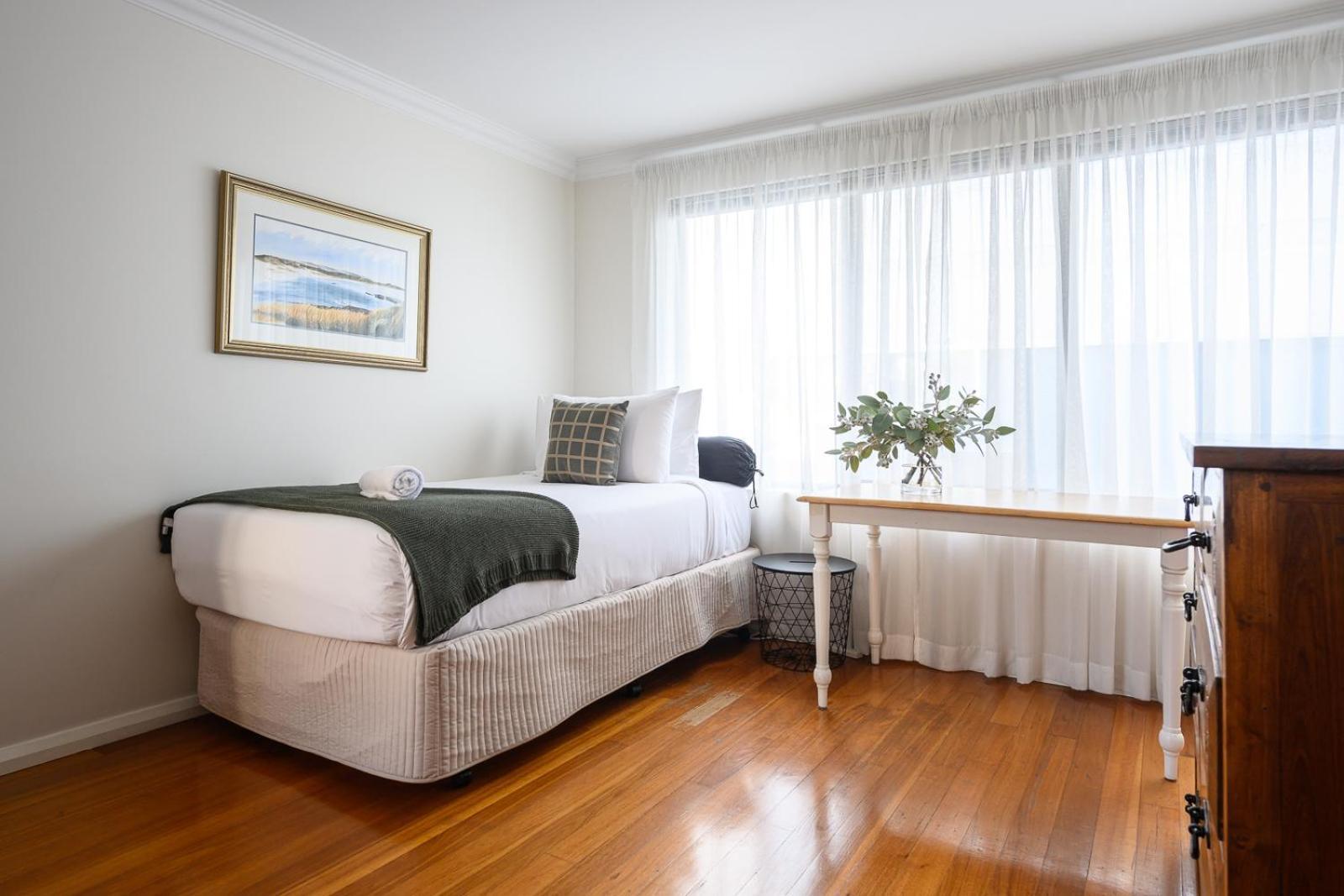 Apartment 10 Tranquil Charm West 2br Parking Perth