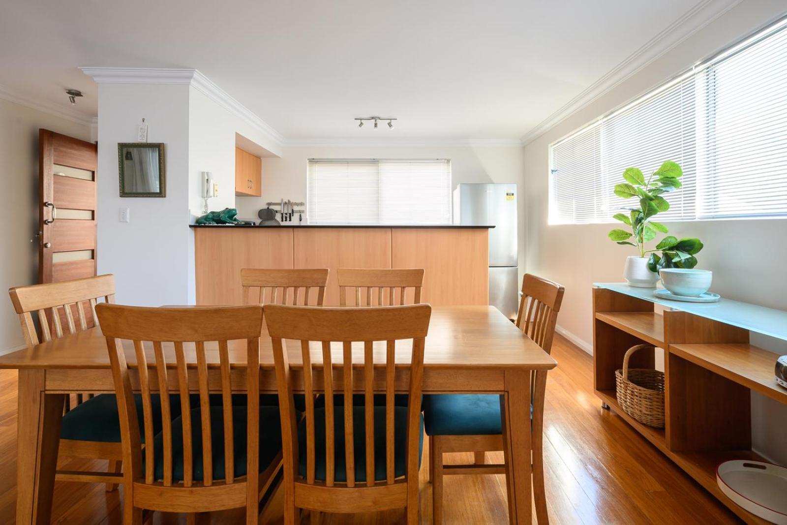 10 Tranquil Charm West 2br Parking Apartment *