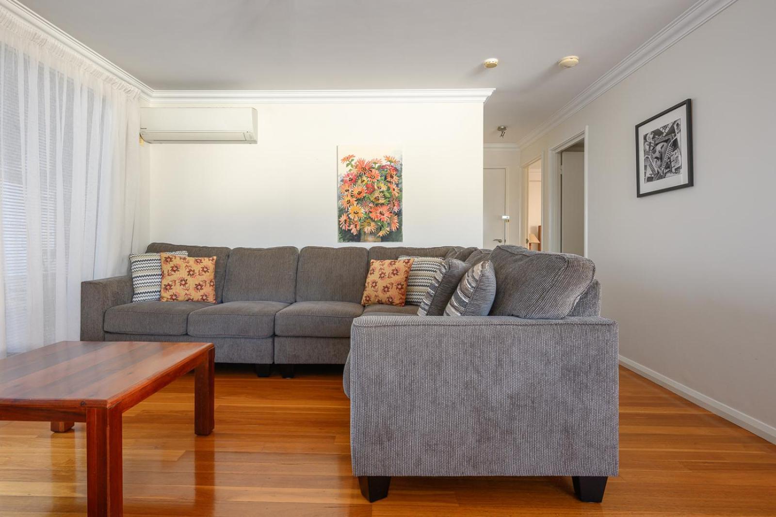 Apartment 10 Tranquil Charm West 2br Parking Perth