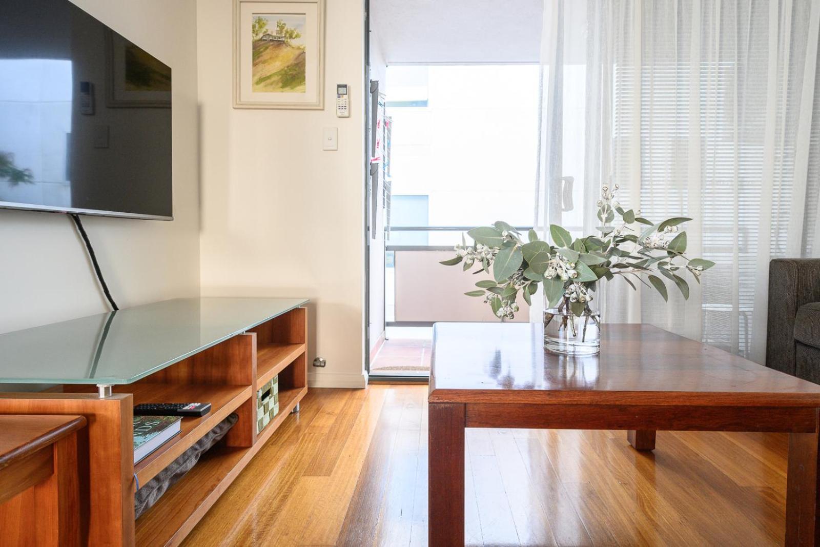 10 Tranquil Charm West 2br Parking Apartment