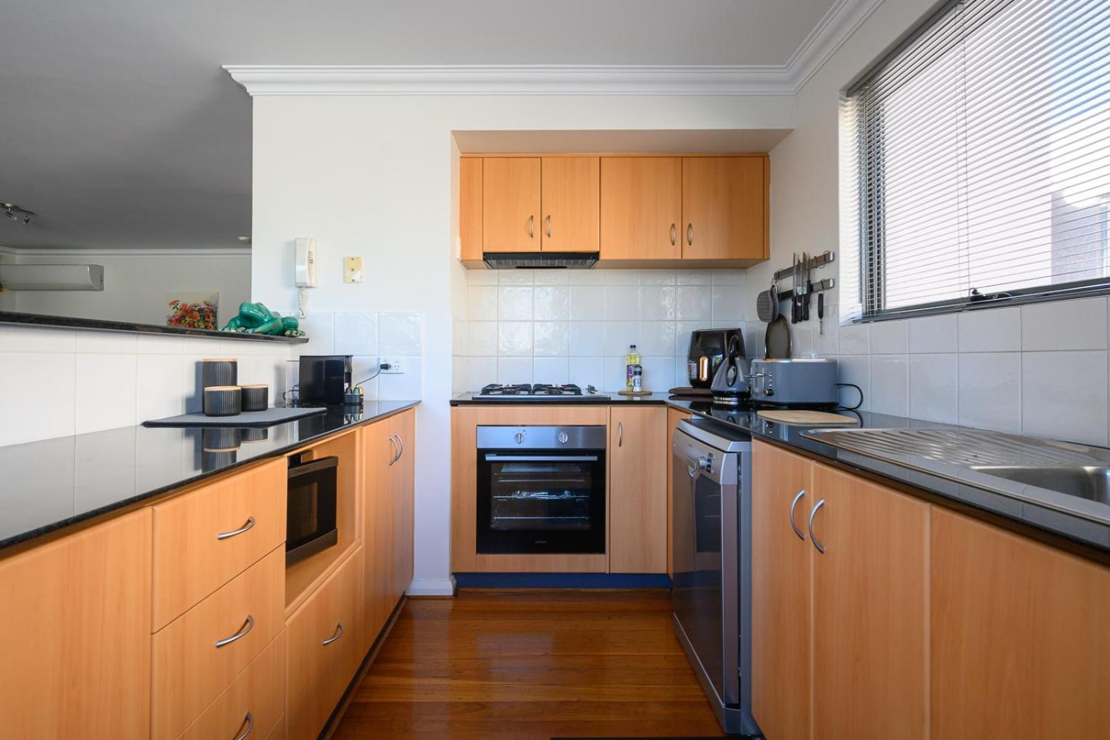Apartment 10 Tranquil Charm West 2br Parking