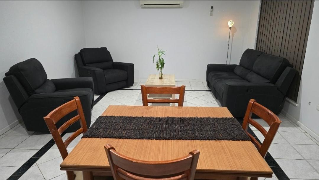 Affordable & Cosy, Close To Train Station, Cbd & Airport * Perth
