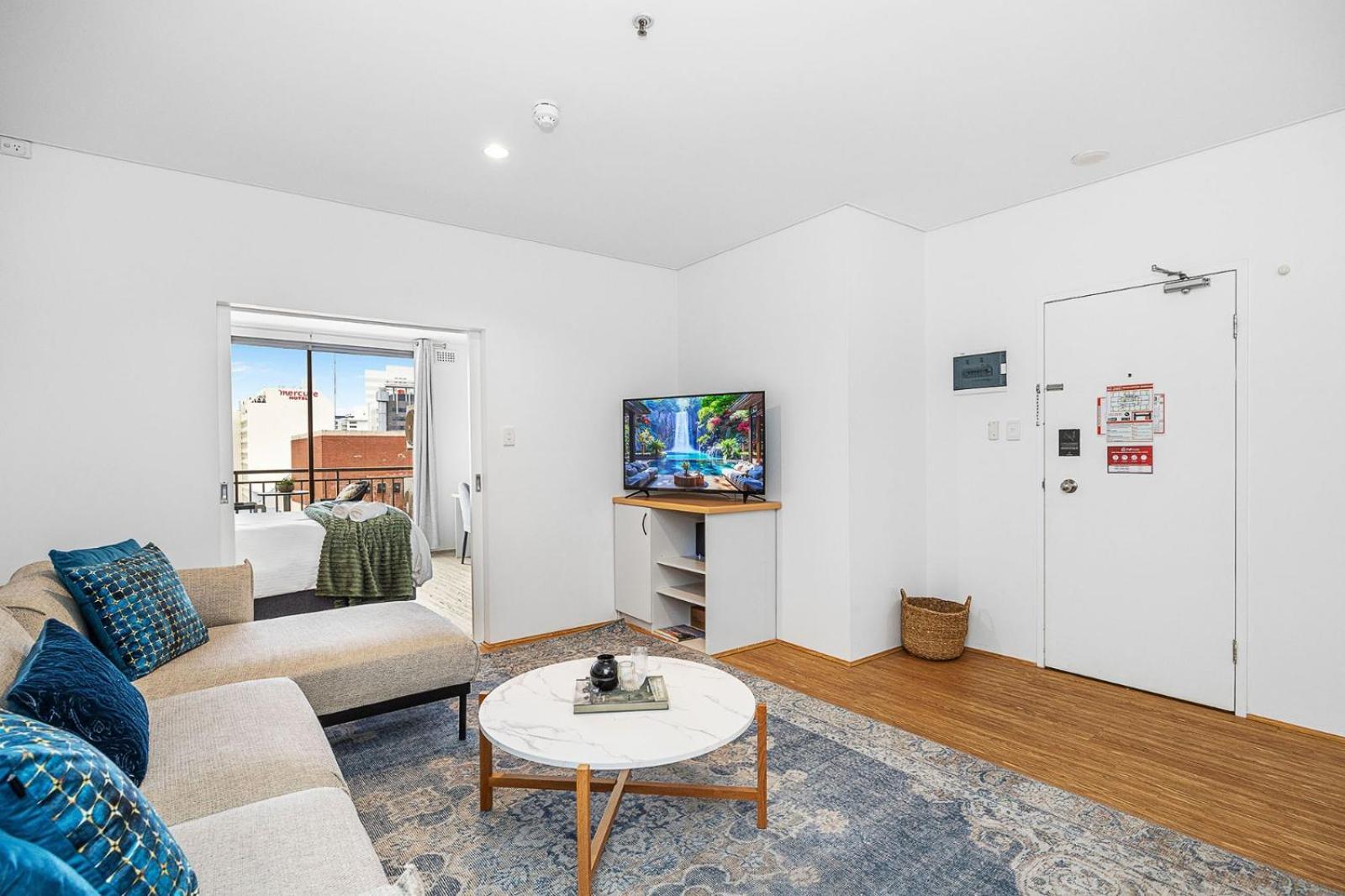 Newly Renovated 1bdr In The Cbd Apartment