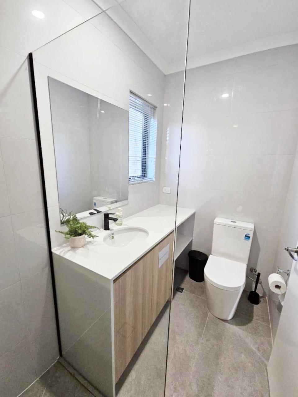 Holiday home Premium Modern House-Walk To Curtin Uinversity-3 Bedroom & 2 Bathroom Up For 4 People *