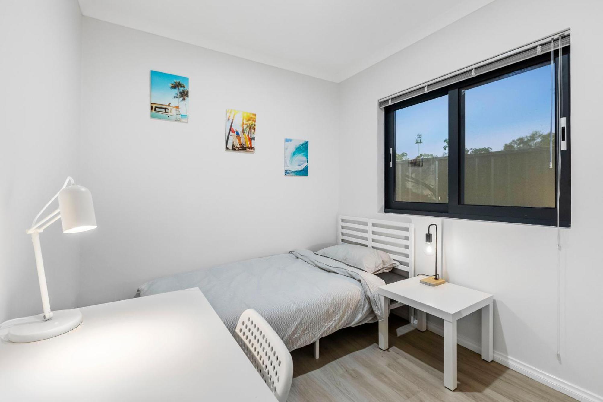 Premium Modern House-Walk To Curtin Uinversity-3 Bedroom & 2 Bathroom Up For 4 People * Perth