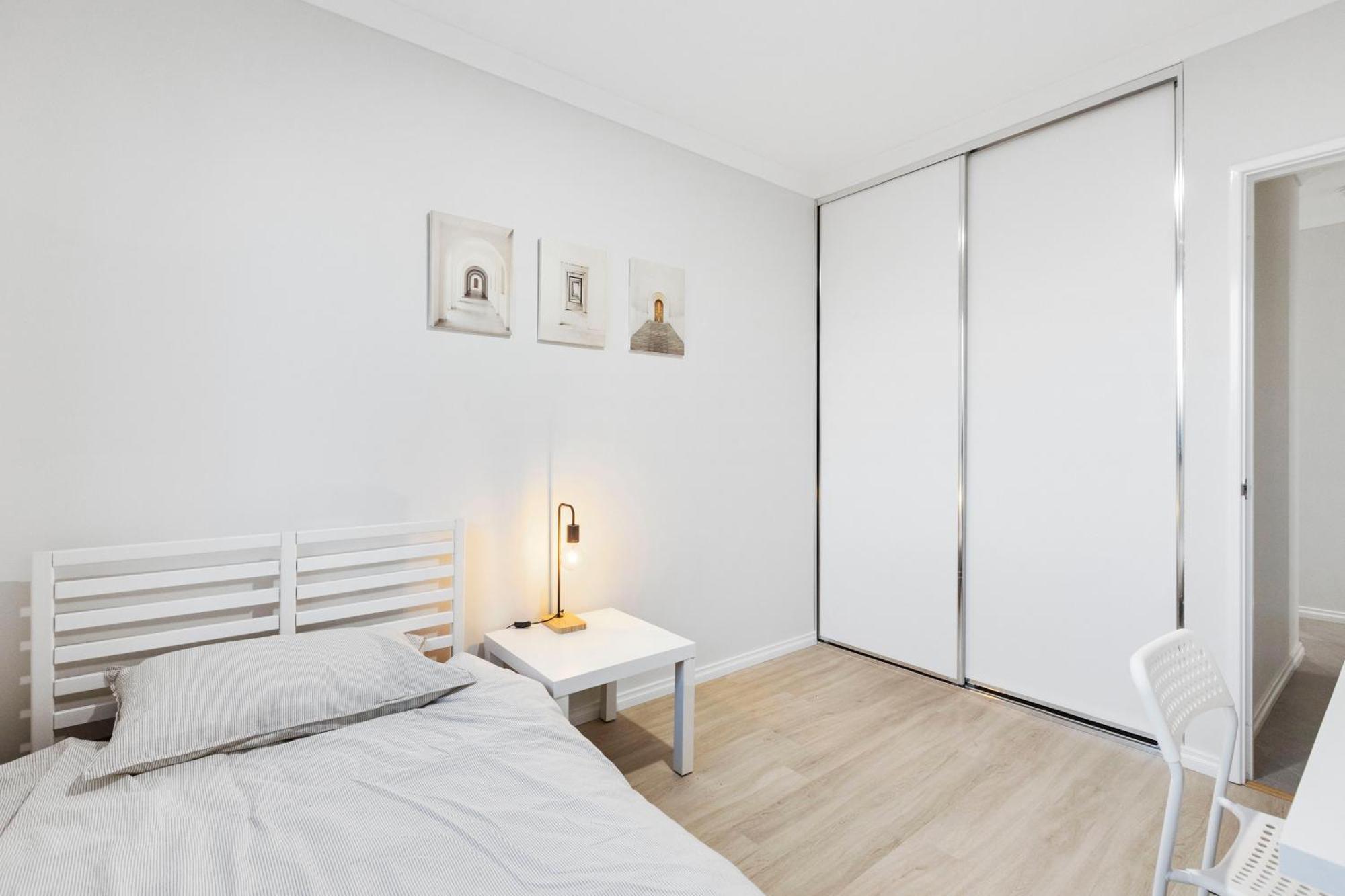 Premium Modern House-Walk To Curtin Uinversity-3 Bedroom & 2 Bathroom Up For 4 People Perth