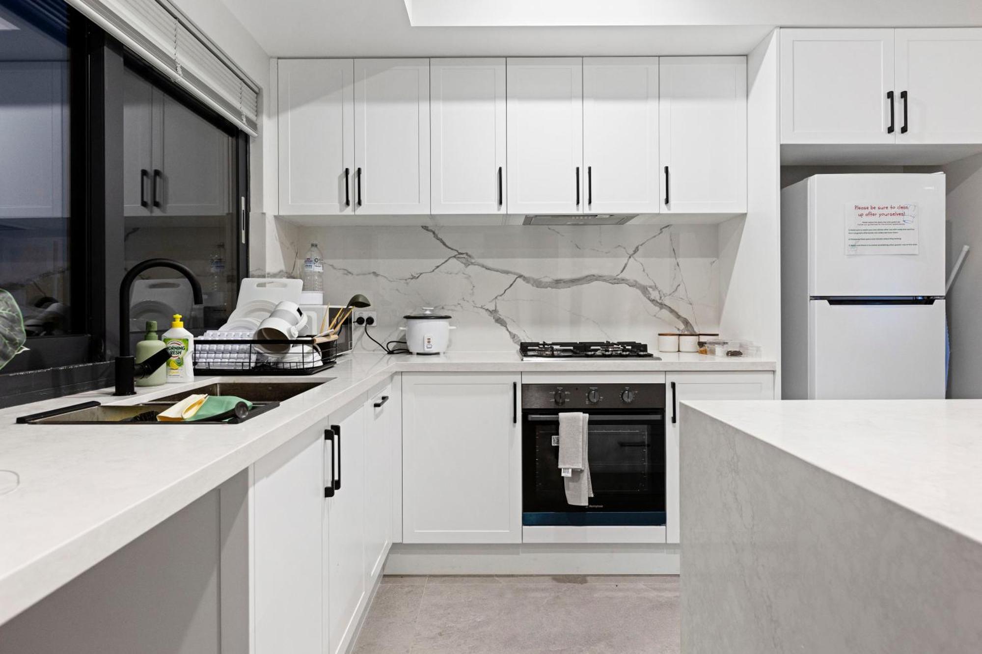 Premium Modern House-Walk To Curtin Uinversity-3 Bedroom & 2 Bathroom Up For 4 People Holiday home
