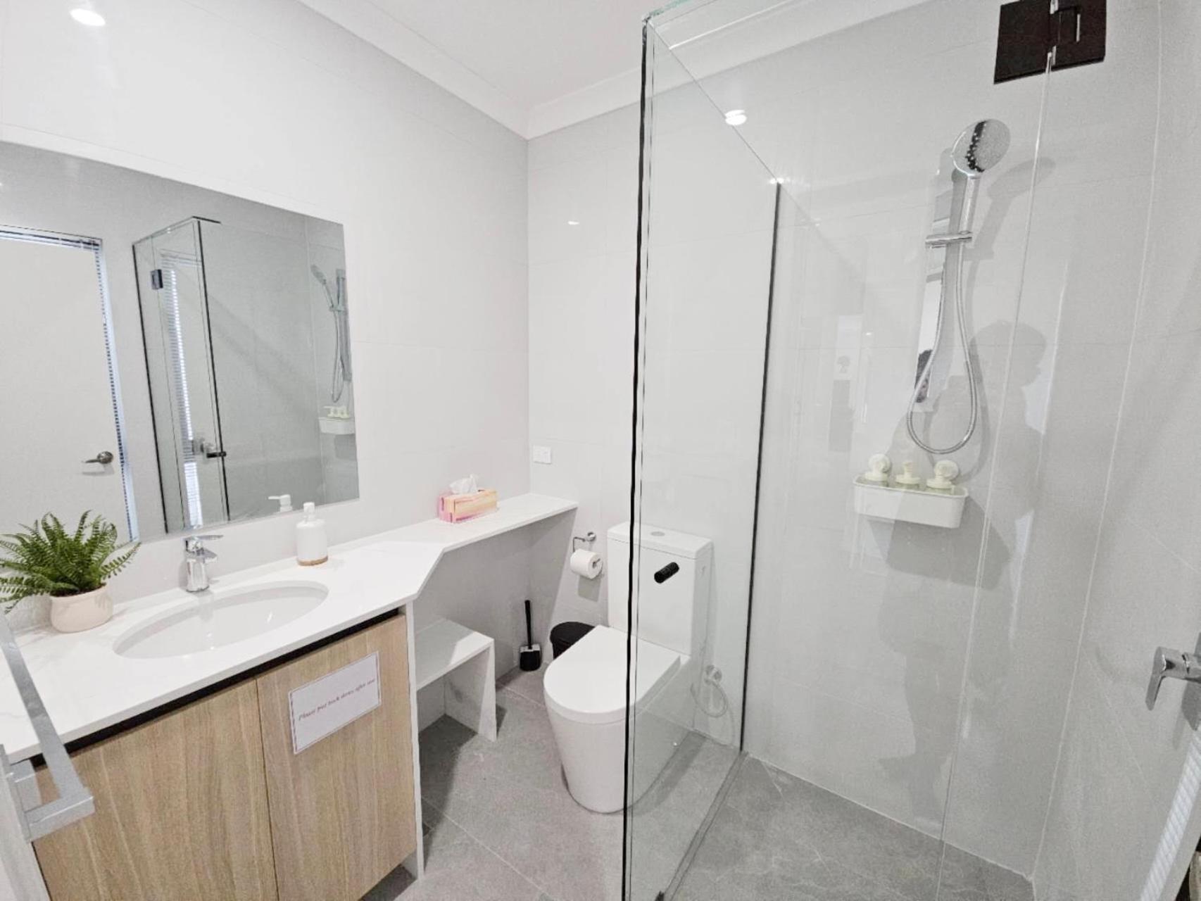 Holiday home Premium Modern House-Walk To Curtin Uinversity-3 Bedroom & 2 Bathroom Up For 4 People *
