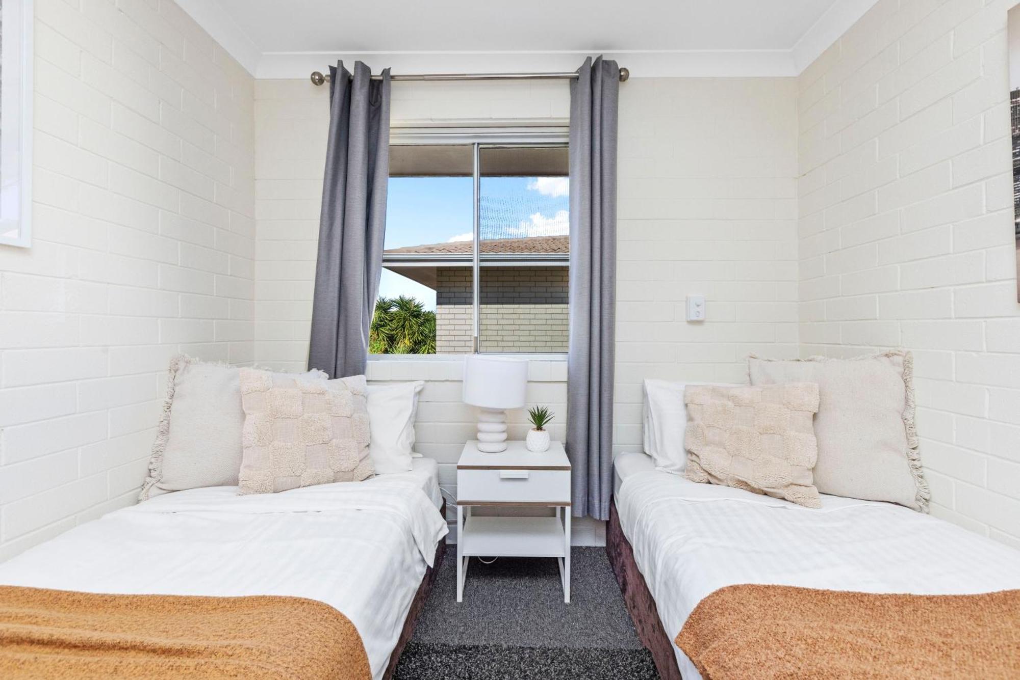 Rumah percutian Trendy Townhouse On Lakes Edge With Lush Parks Perth