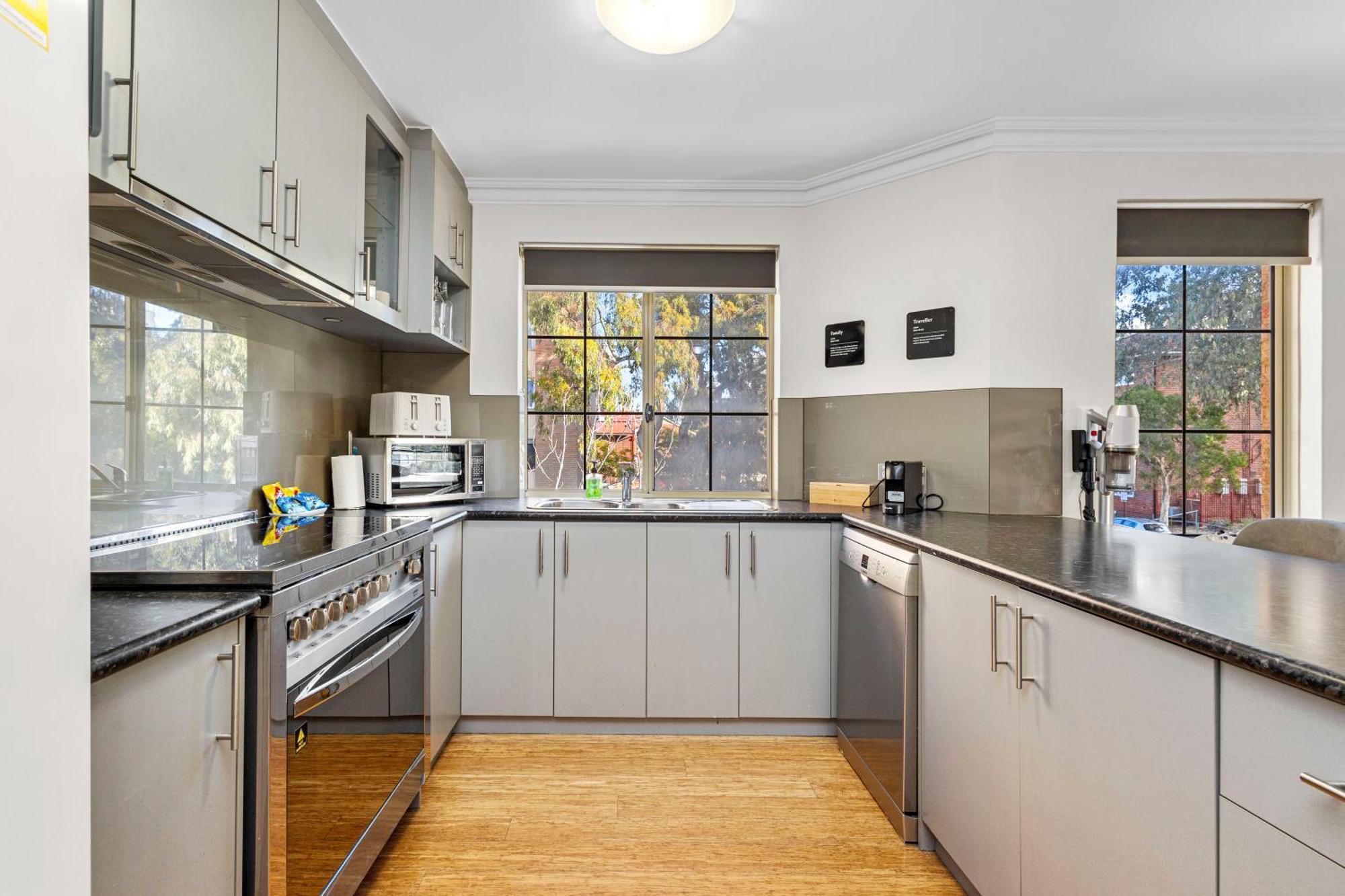 3bdr Sauna Pool Gym Parking Perth
