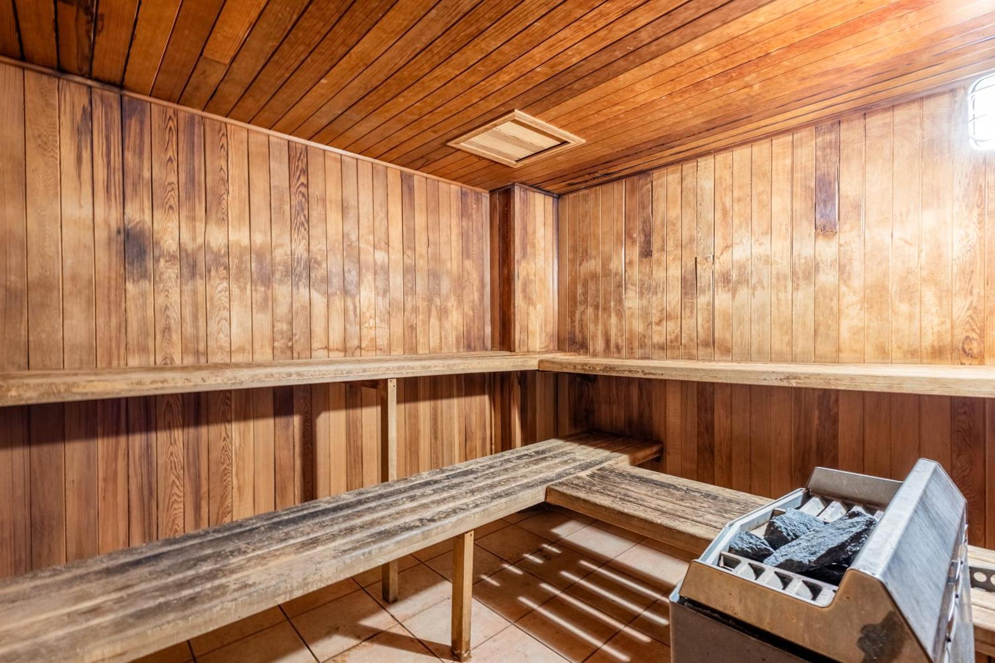 Apartment 3bdr Sauna Pool Gym Parking *