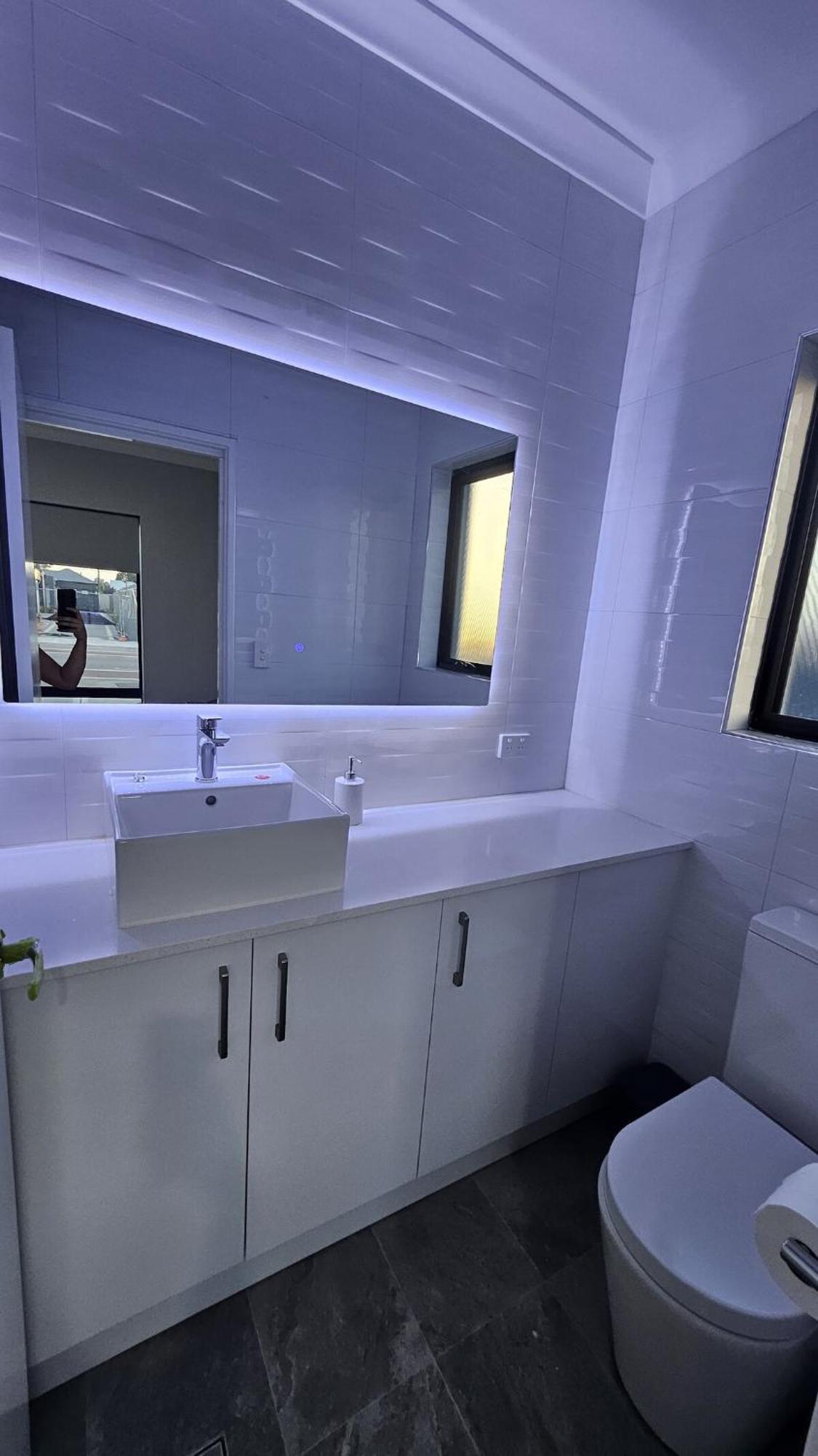 In Newly Build 3 Bedrooms 2 Bathrooms House * Perth